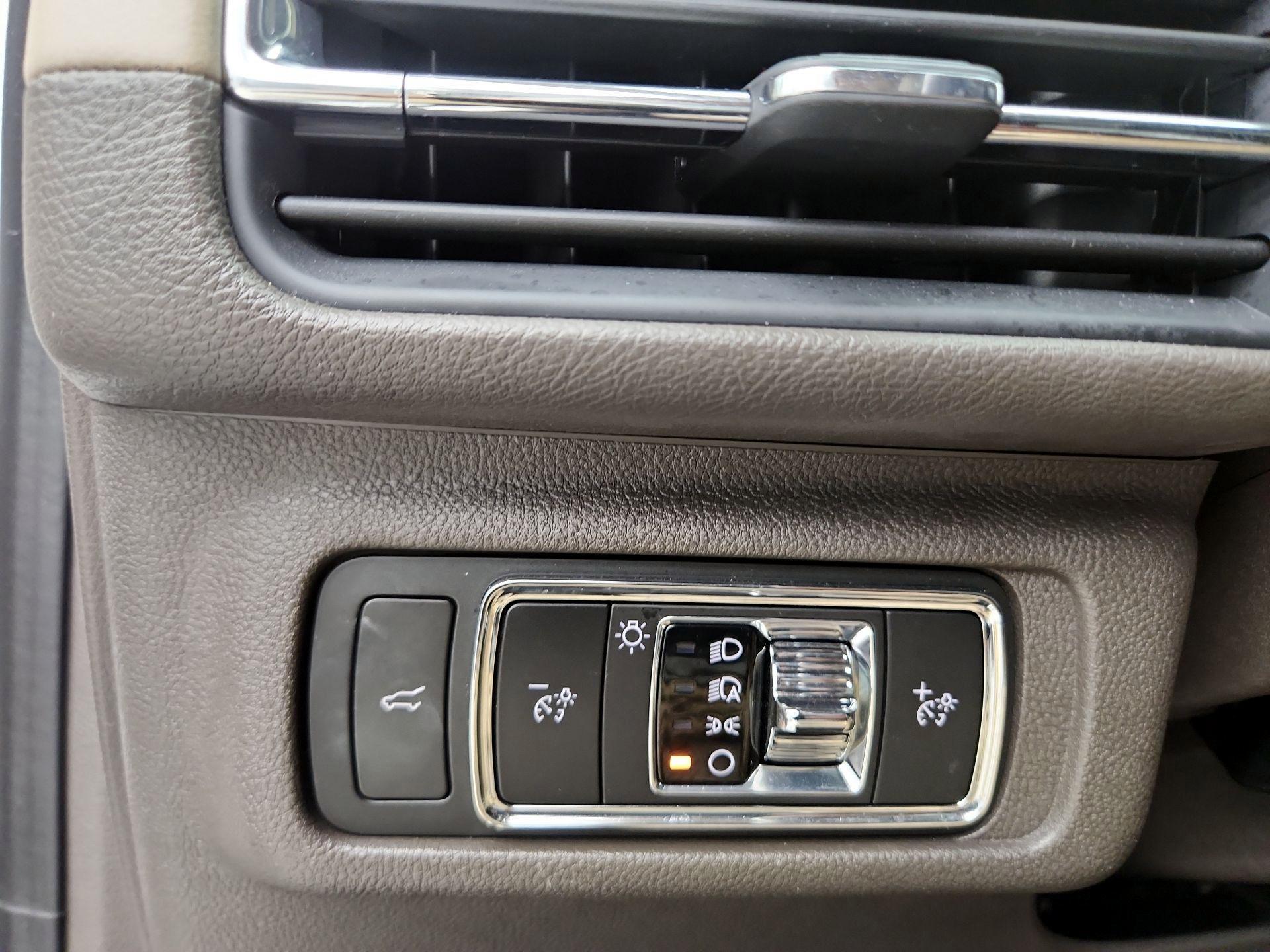 Thumbnail: 2021 Lincoln Corsair - 13