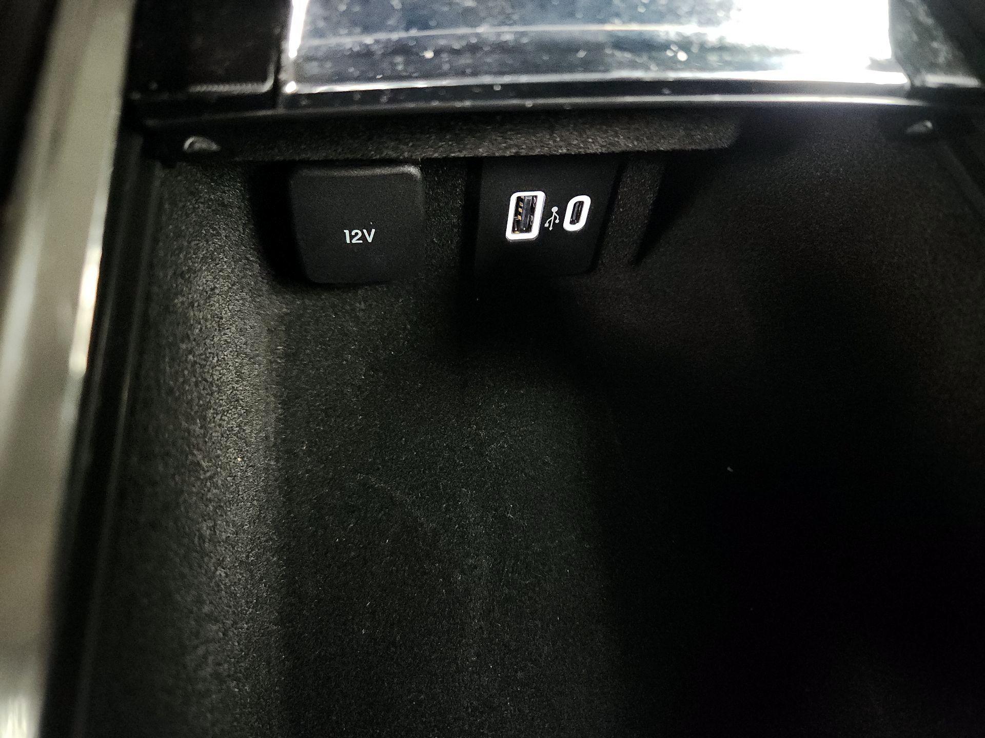 Thumbnail: 2021 Lincoln Corsair - 19