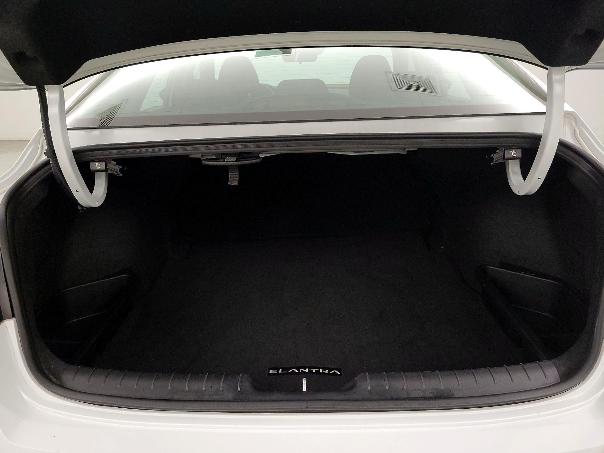 Thumbnail: 2024 Hyundai Elantra - 20