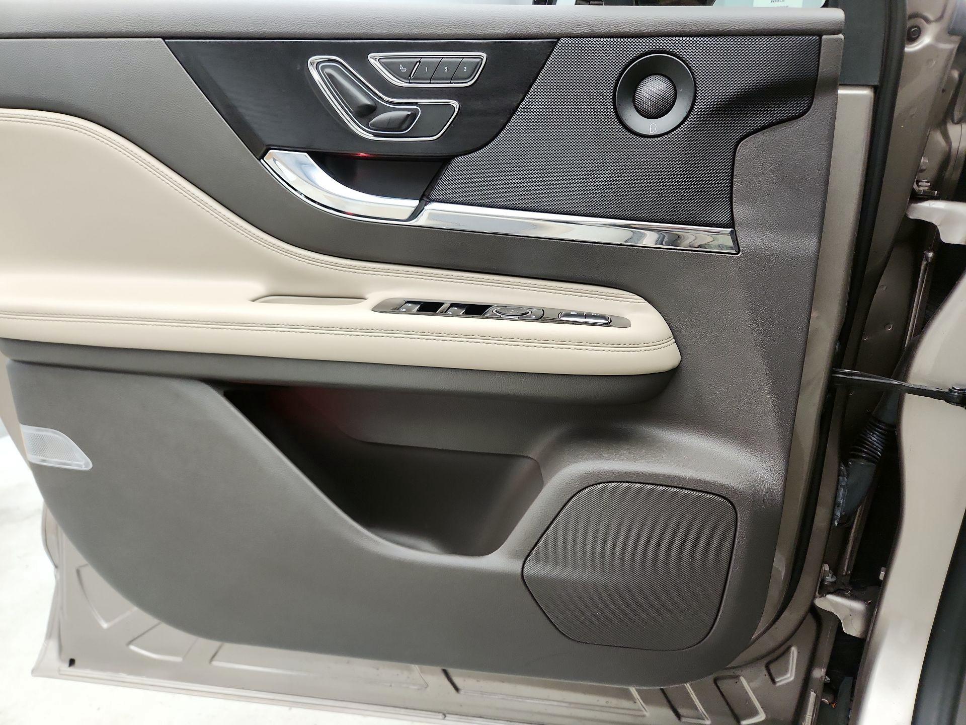 Thumbnail: 2021 Lincoln Corsair - 12