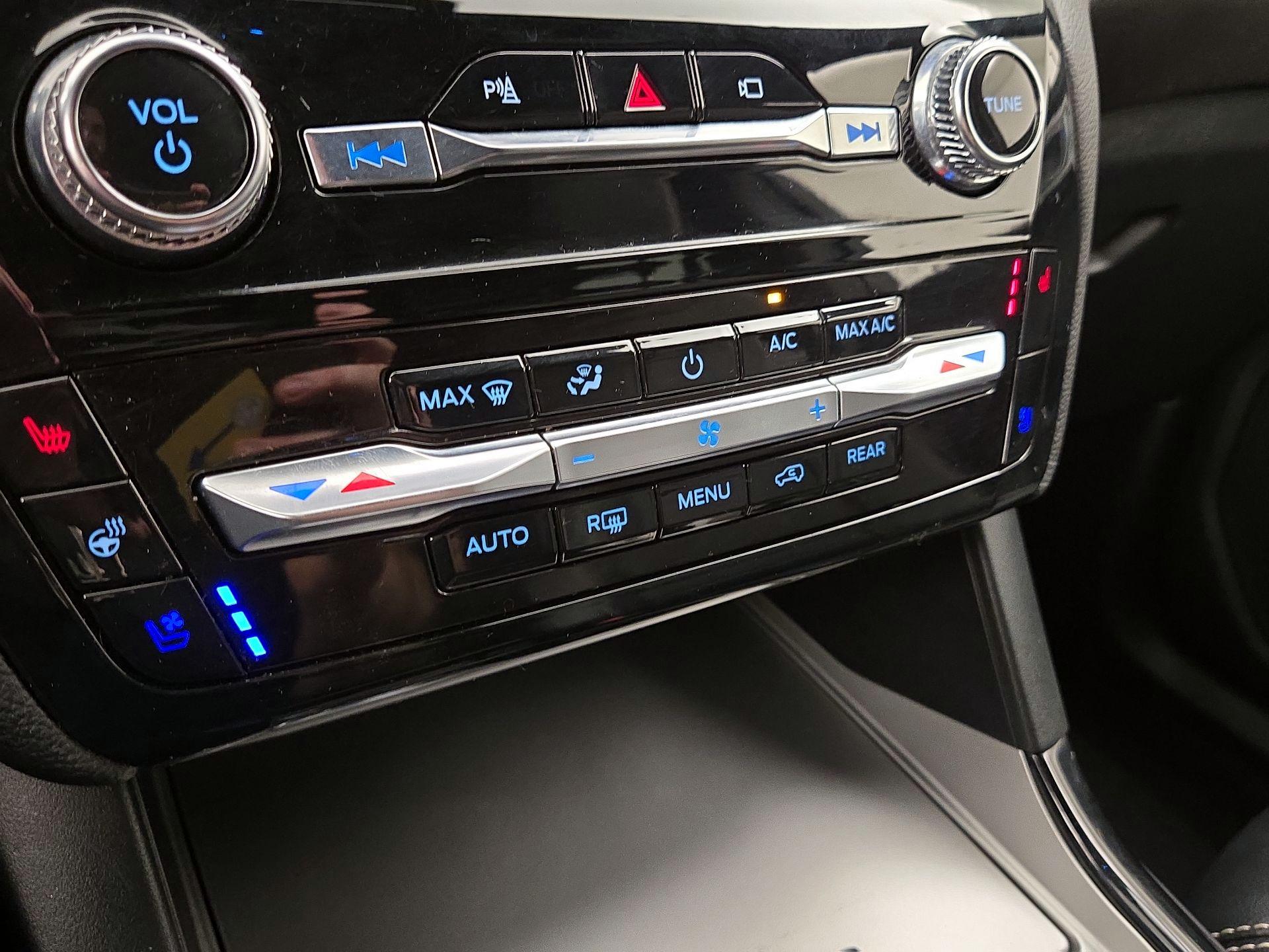 Thumbnail: 2022 Ford Explorer - 17