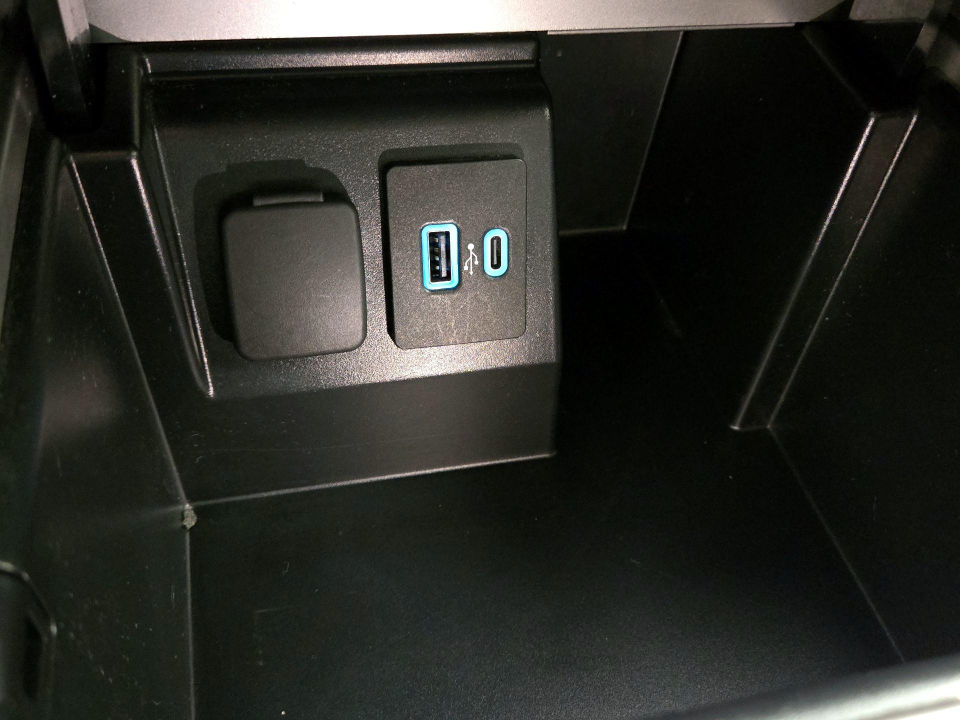 Thumbnail: 2022 Ford Explorer - 19