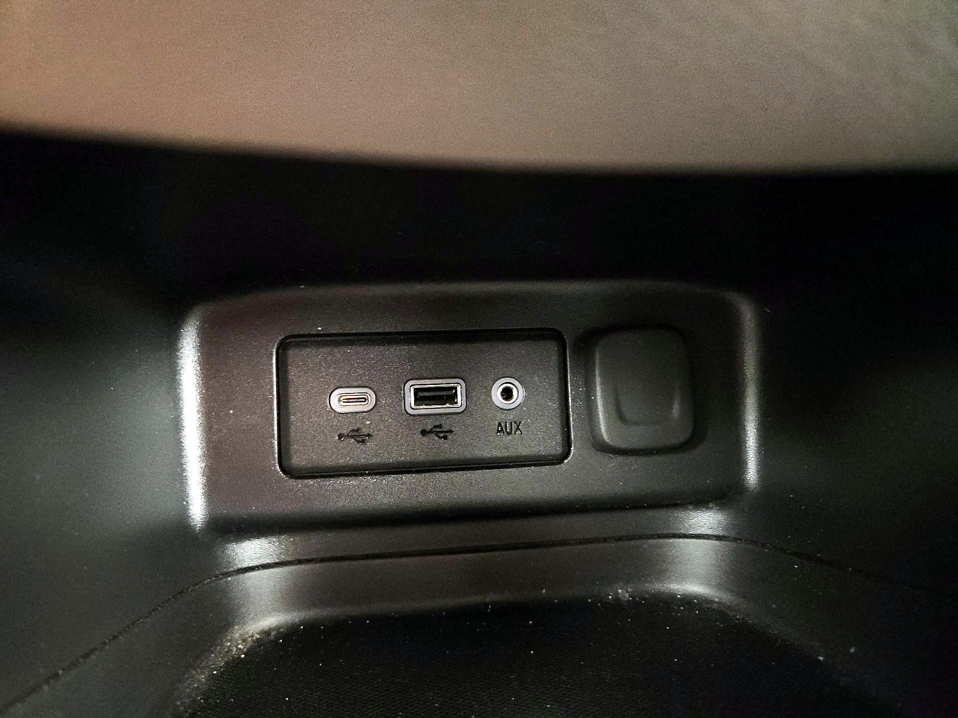 Thumbnail: 2022 Chevrolet Equinox - 18