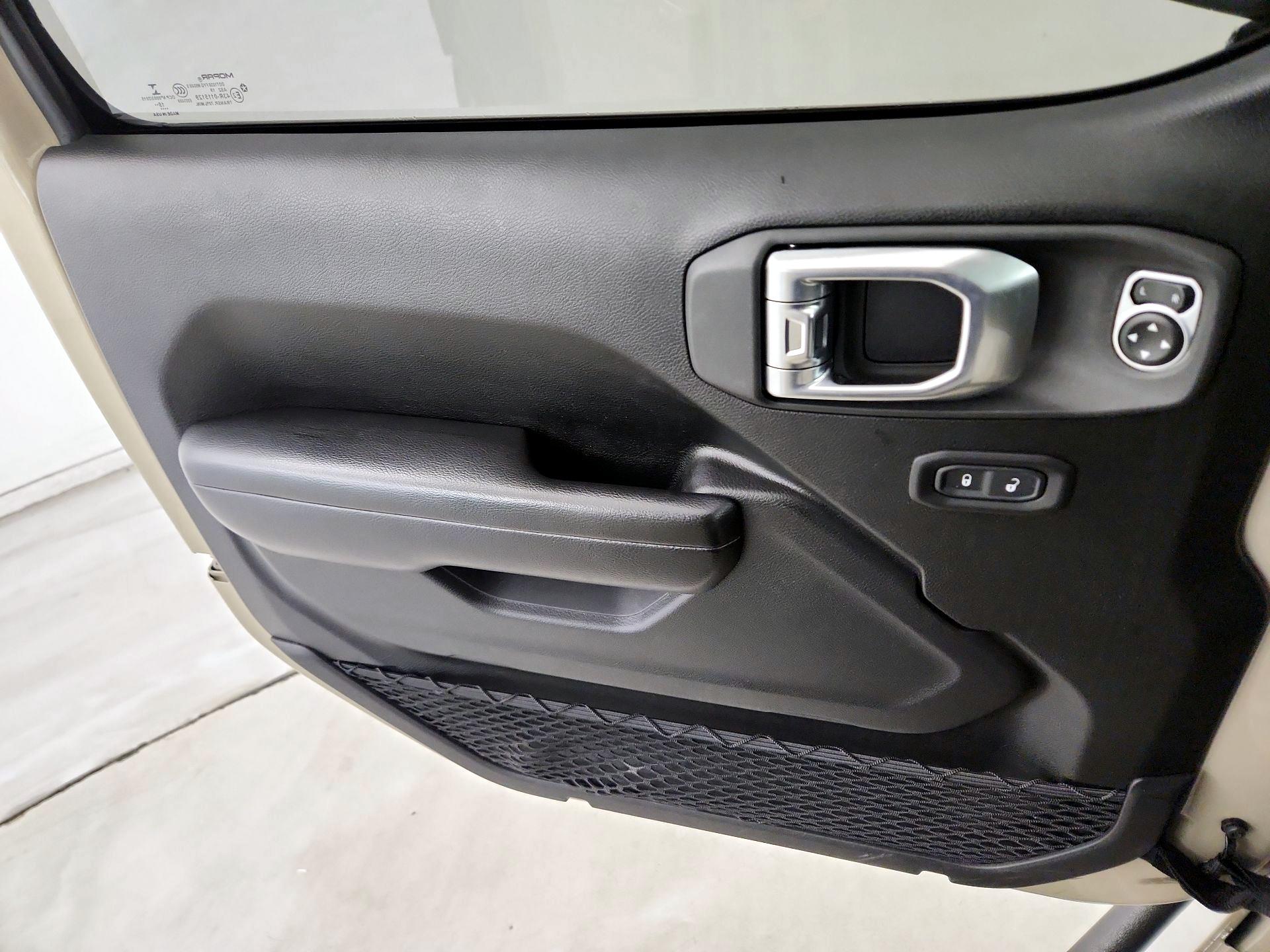 Thumbnail: 2020 Jeep Gladiator - 12