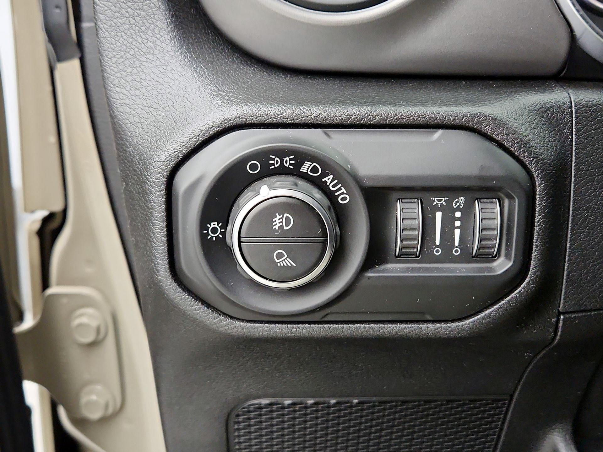 Thumbnail: 2020 Jeep Gladiator - 13