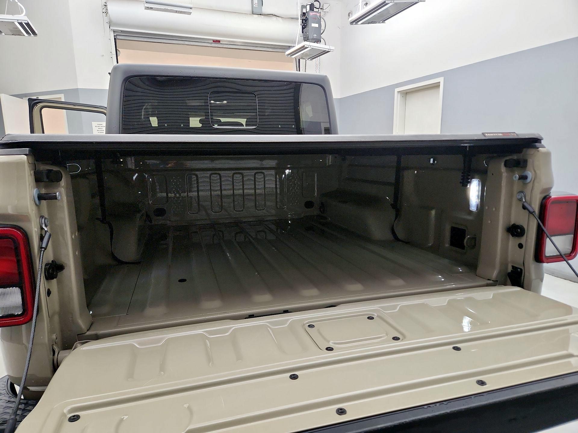 Thumbnail: 2020 Jeep Gladiator - 20