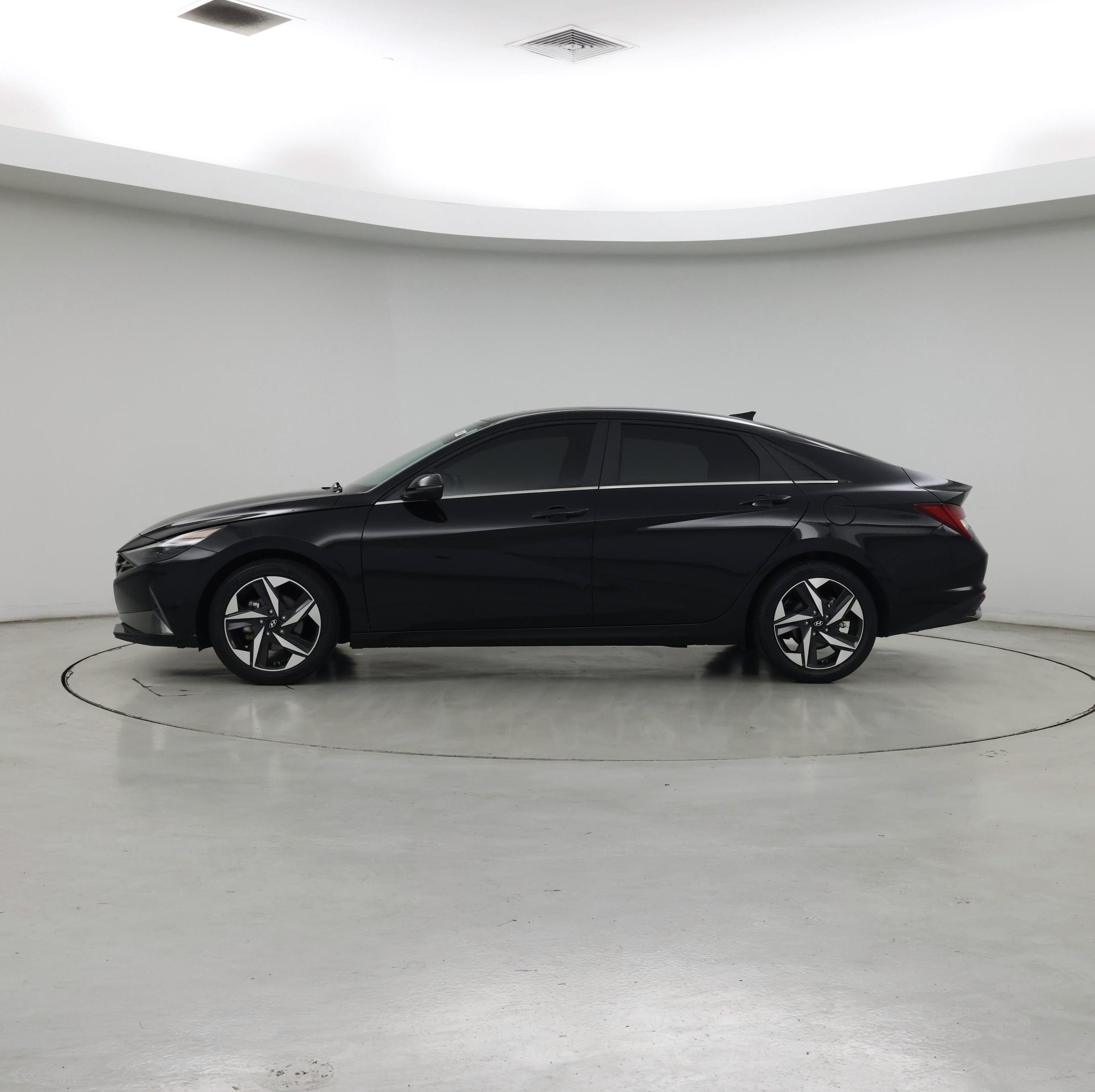 Thumbnail: 2023 Hyundai Elantra - 3