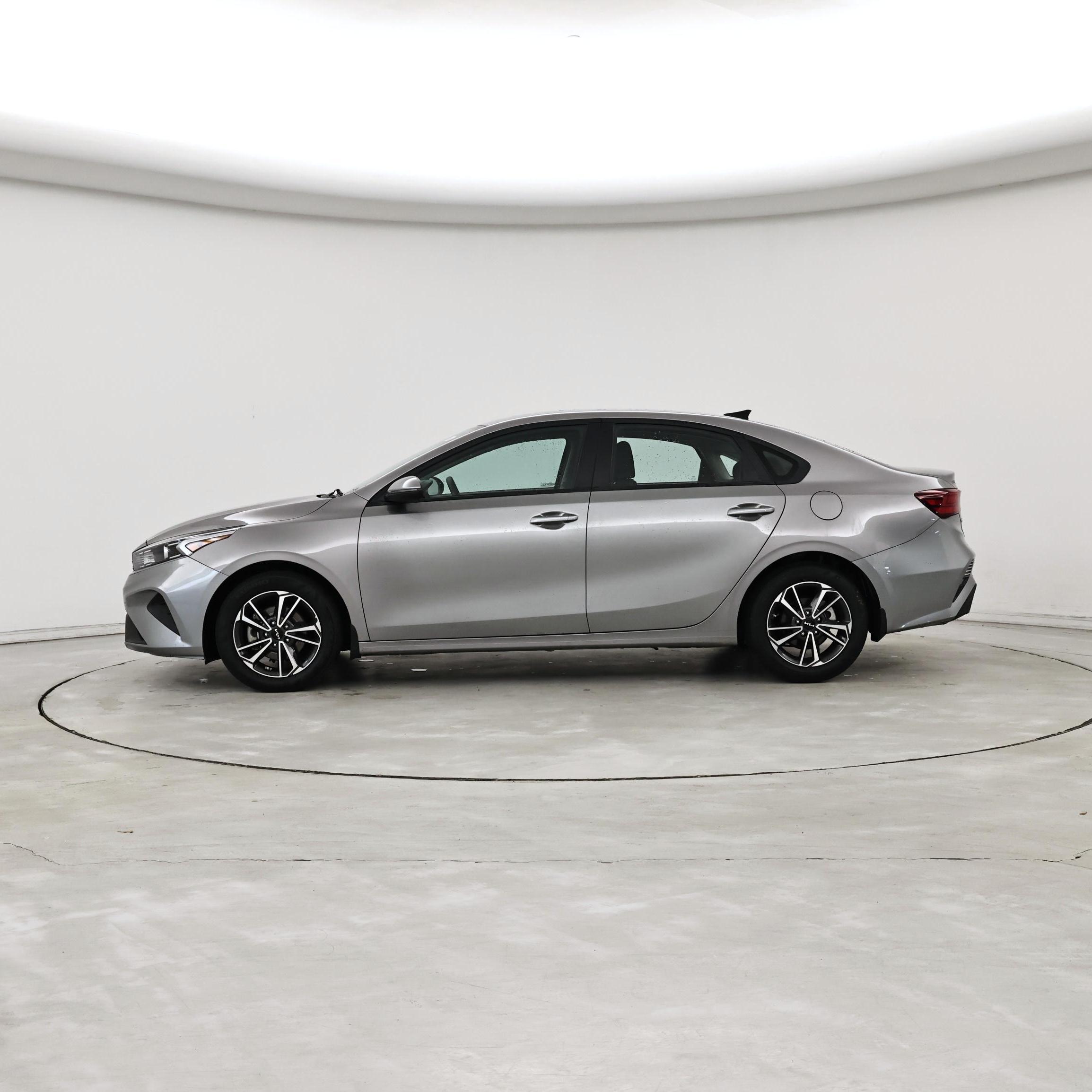 Thumbnail: 2023 Kia Forte - 3