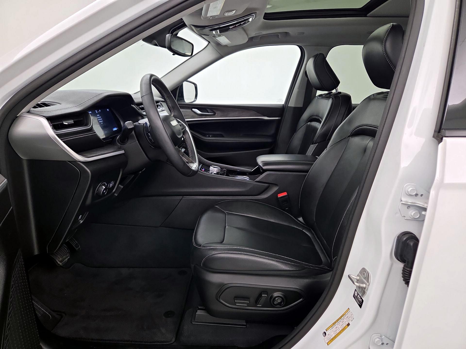 Thumbnail: 2023 Jeep Grand Cherokee L - 11