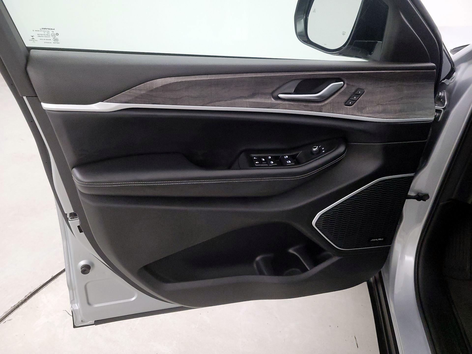 Thumbnail: 2021 Jeep Grand Cherokee L - 12