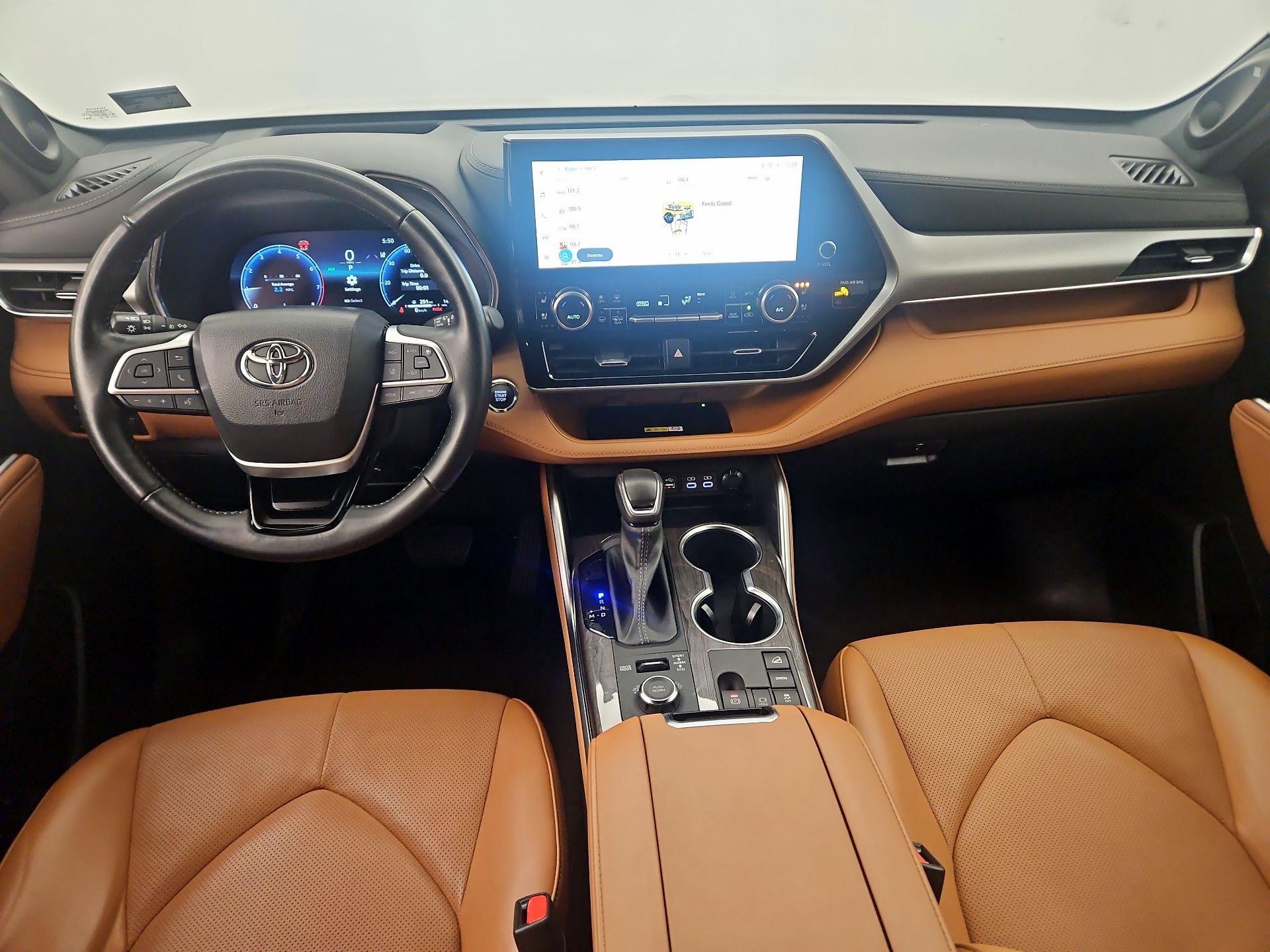 Thumbnail: 2023 Toyota Highlander - 9