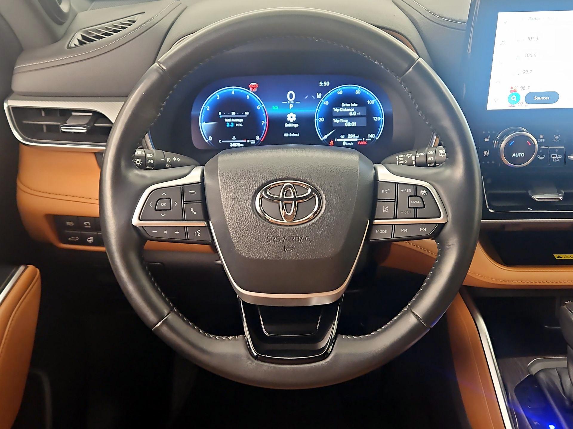 Thumbnail: 2023 Toyota Highlander - 10