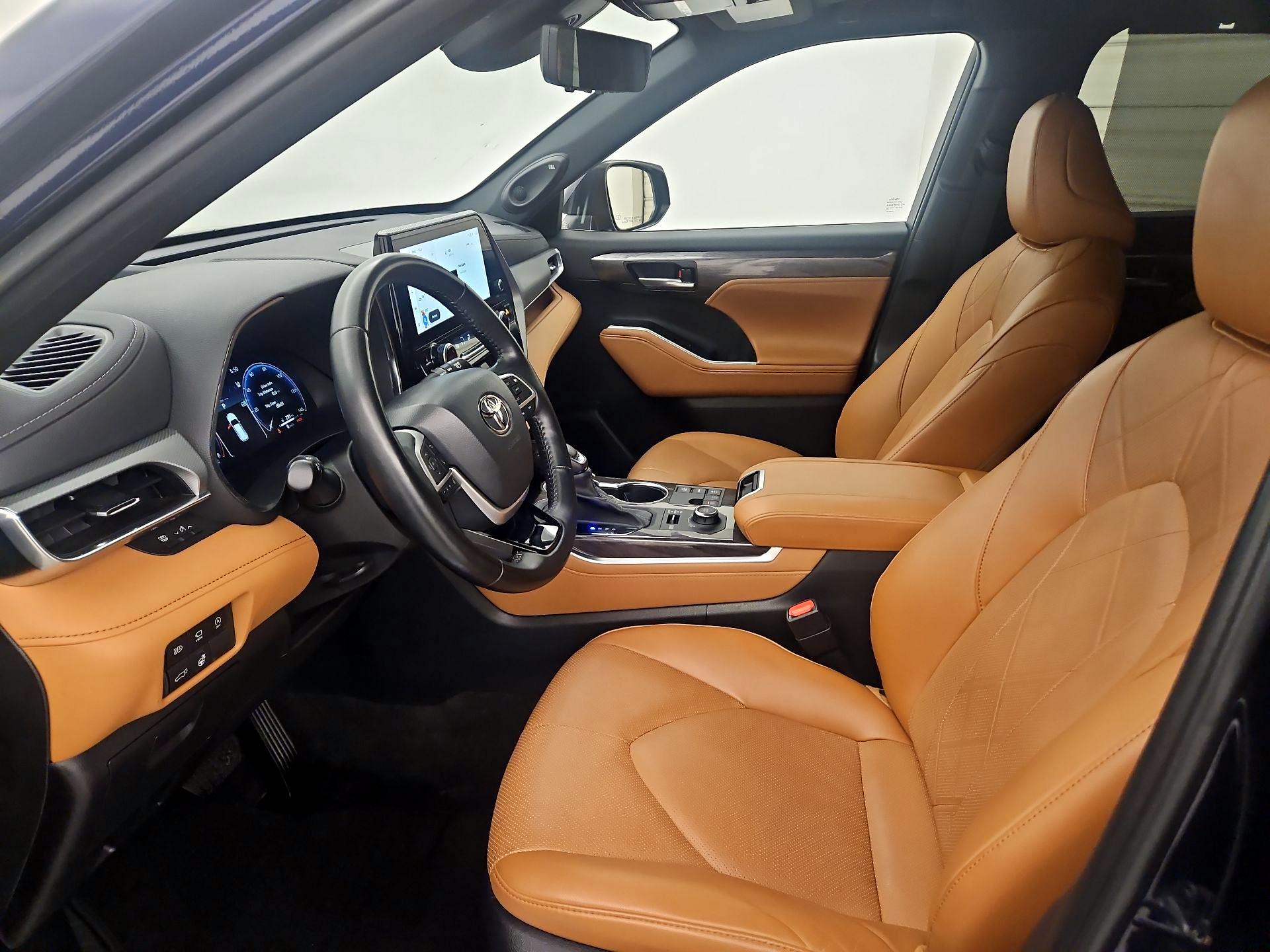 Thumbnail: 2023 Toyota Highlander - 11