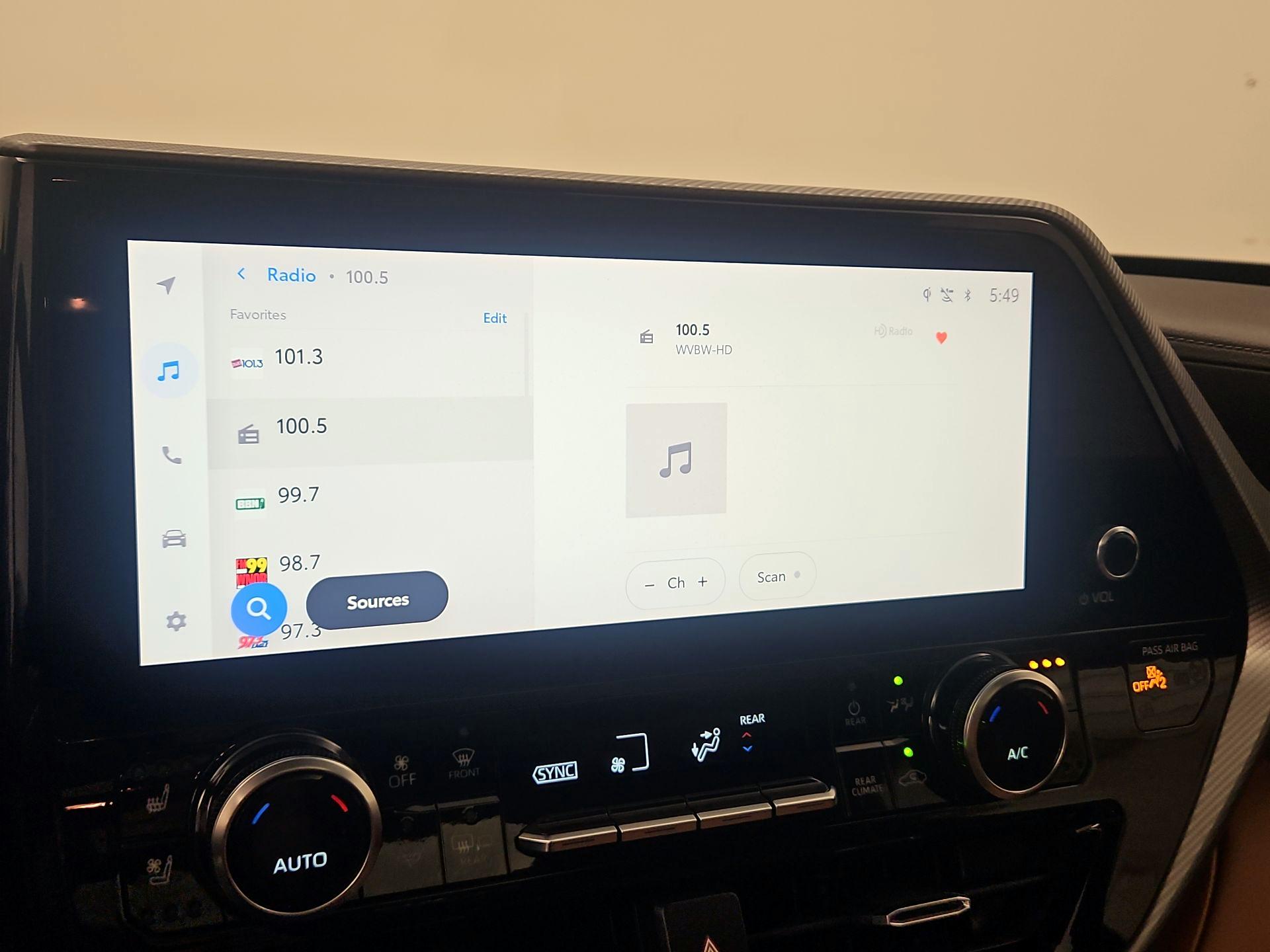 Thumbnail: 2023 Toyota Highlander - 15