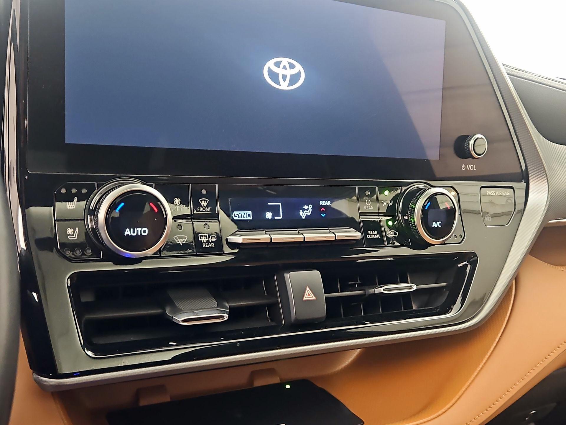 Thumbnail: 2023 Toyota Highlander - 16