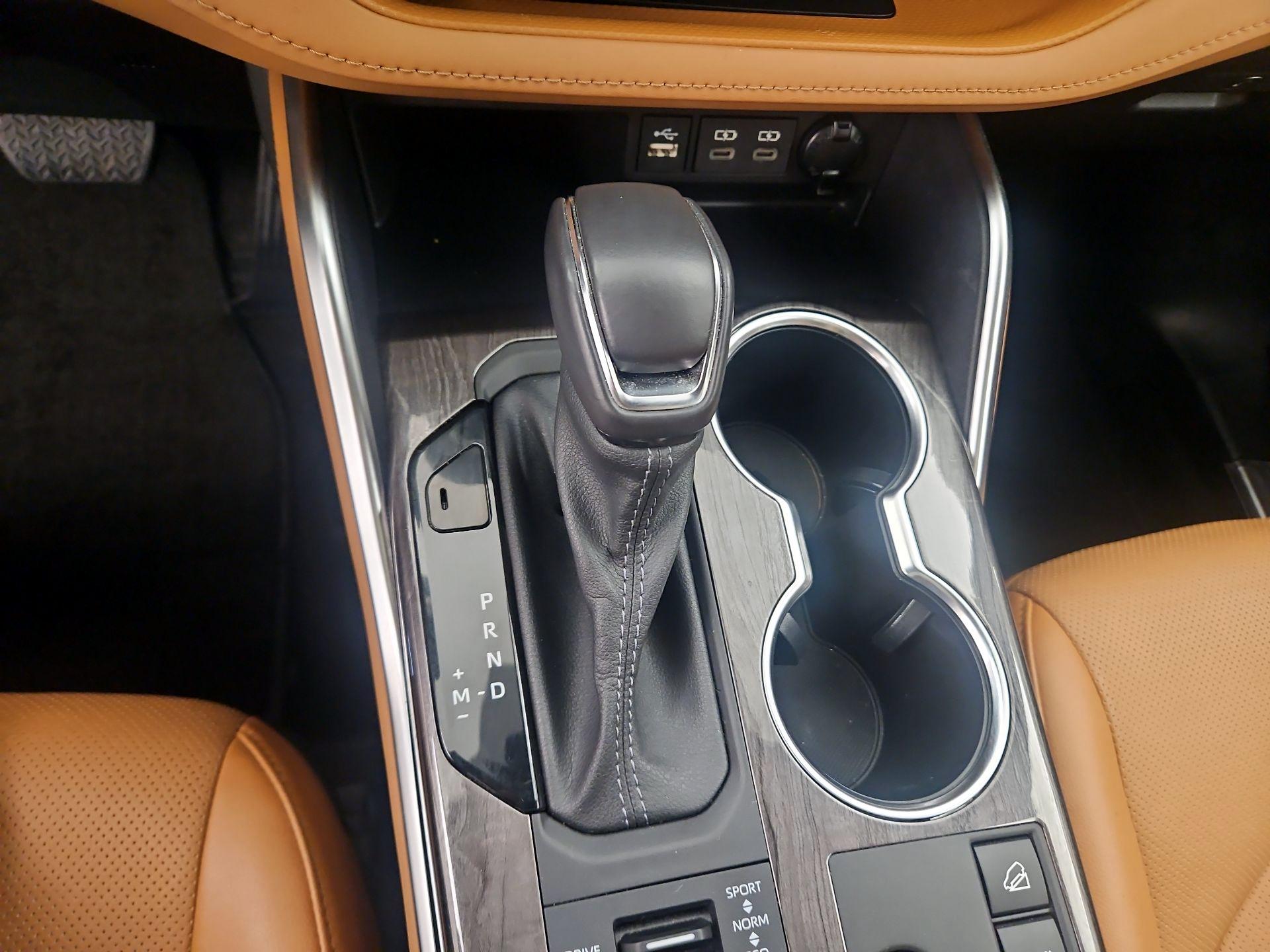 Thumbnail: 2023 Toyota Highlander - 17