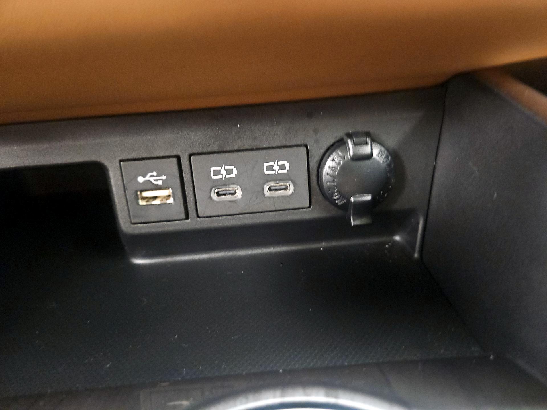 Thumbnail: 2023 Toyota Highlander - 18