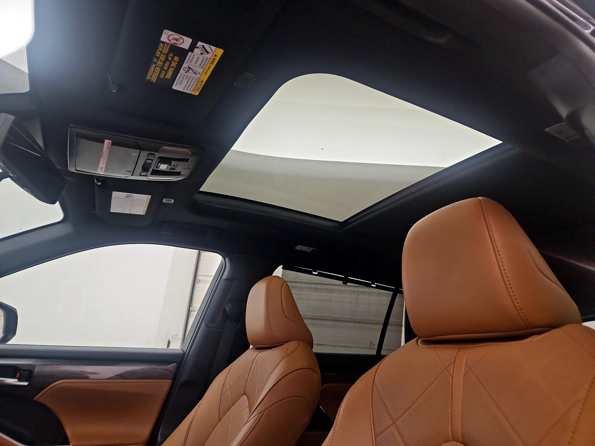 Thumbnail: 2023 Toyota Highlander - 19