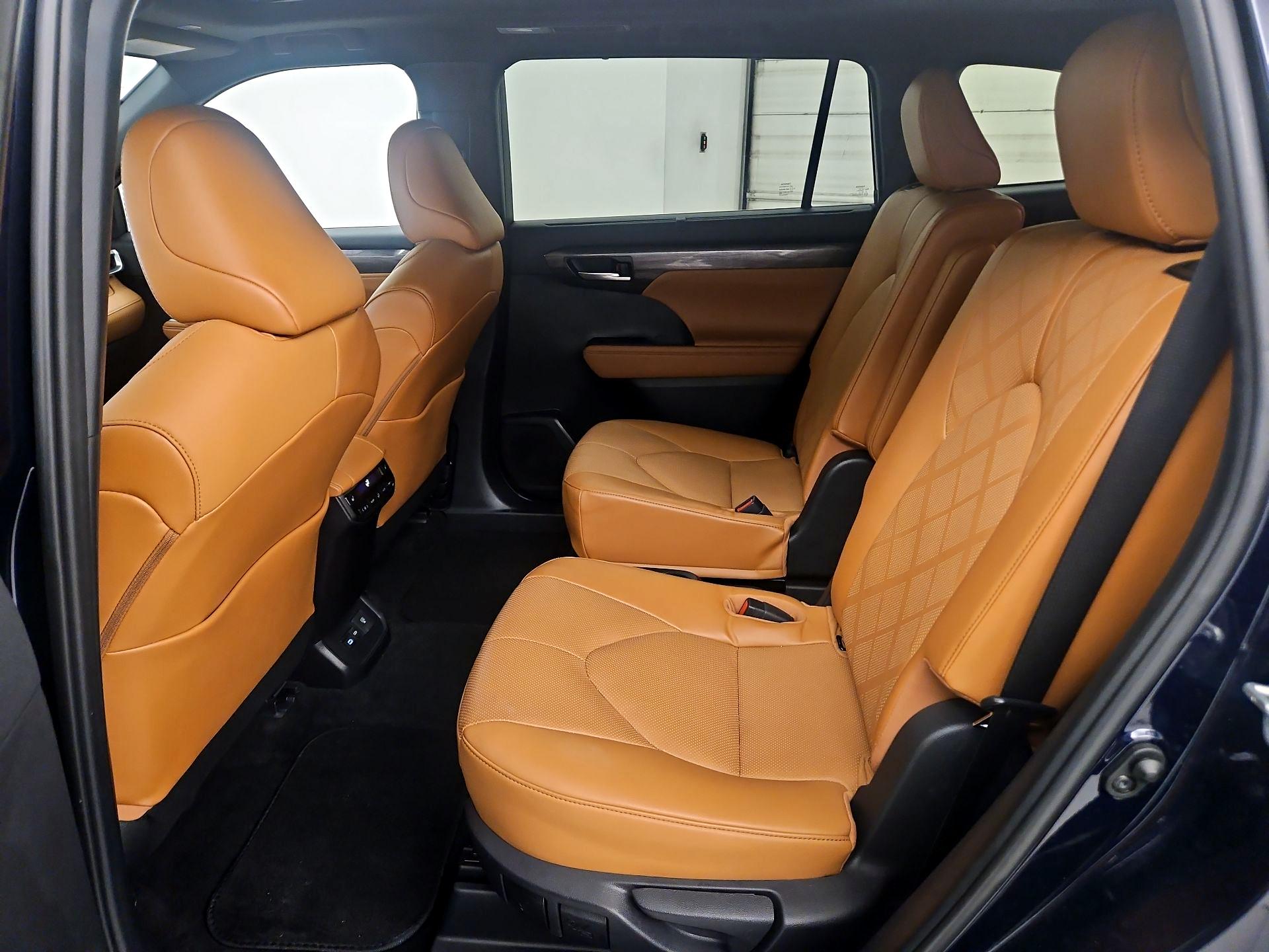 Thumbnail: 2023 Toyota Highlander - 20