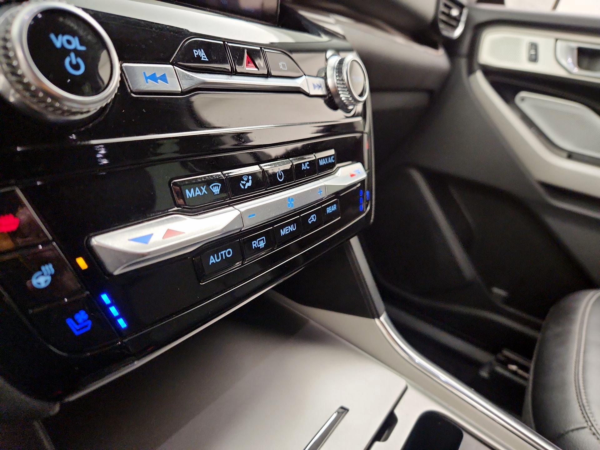 Thumbnail: 2022 Ford Explorer - 17