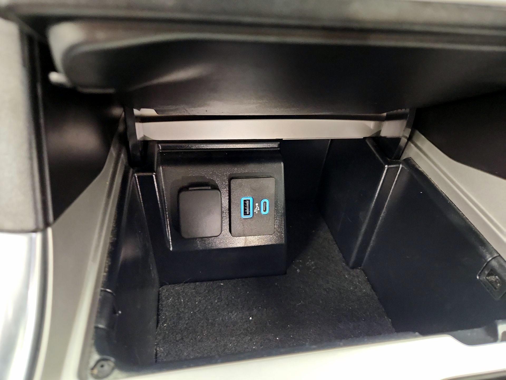 Thumbnail: 2022 Ford Explorer - 19