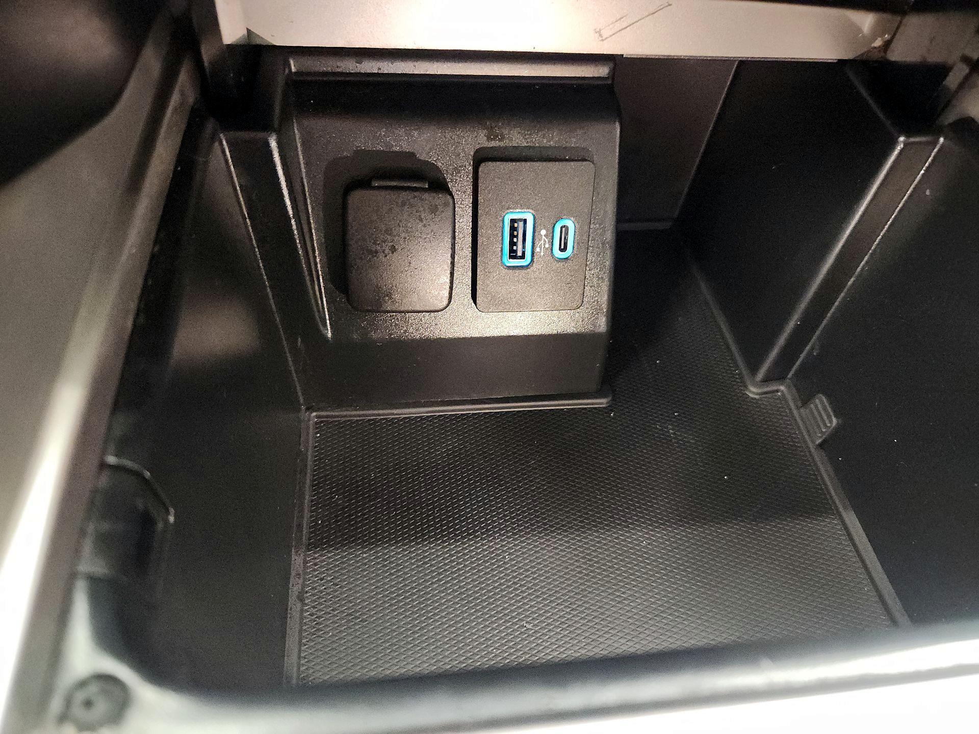 Thumbnail: 2020 Ford Explorer - 18