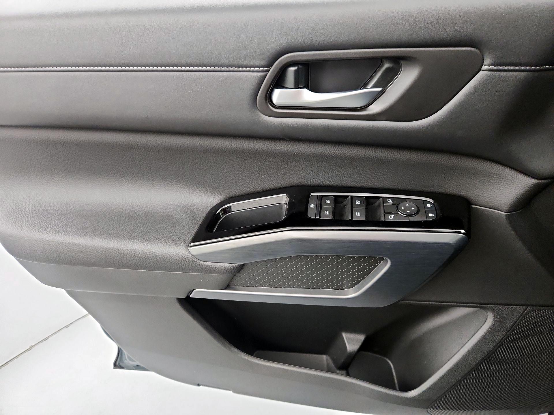 Thumbnail: 2025 Nissan Pathfinder - 12