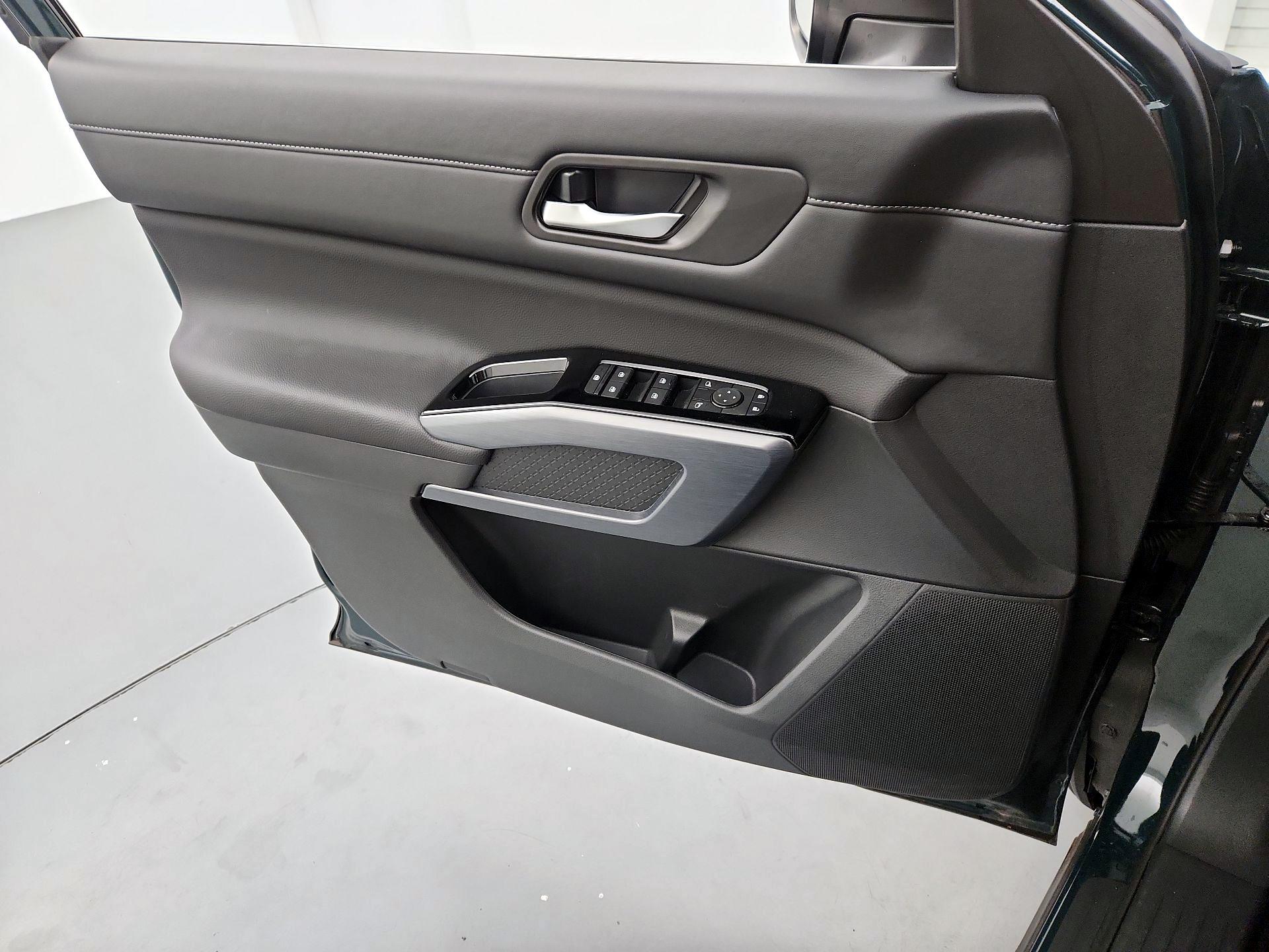 Thumbnail: 2025 Nissan Pathfinder - 12