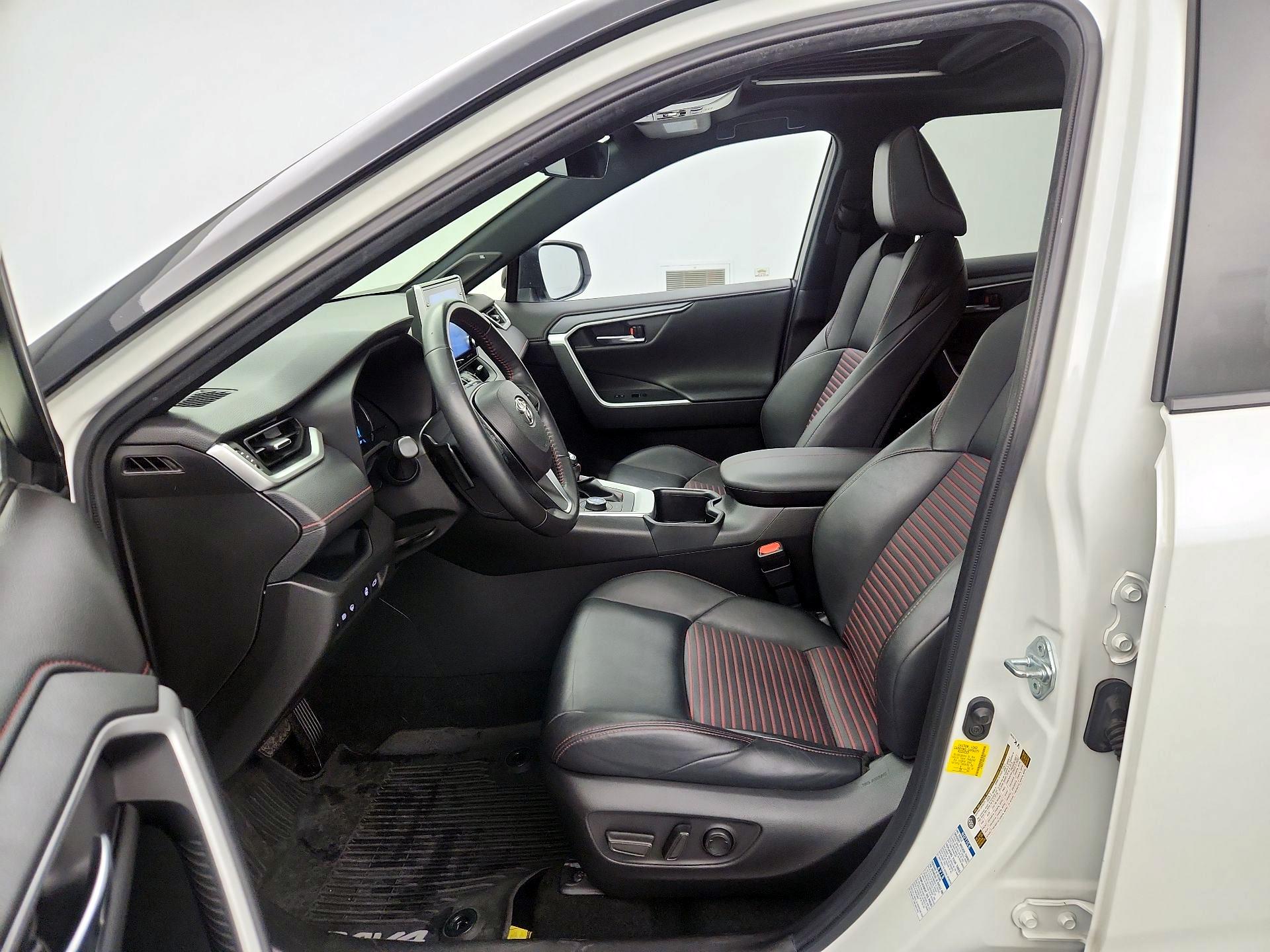 Thumbnail: 2022 Toyota RAV4 - 11