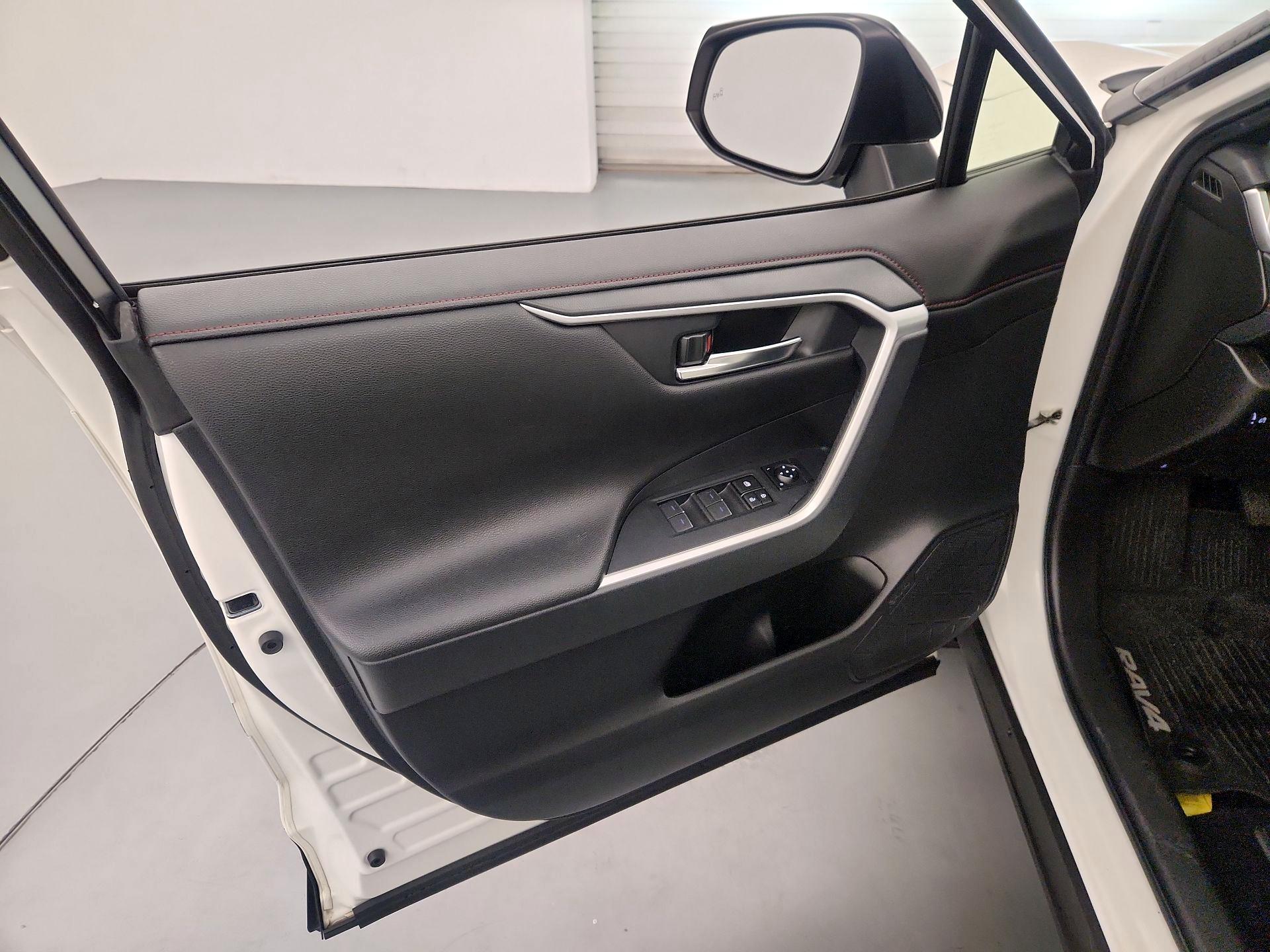 Thumbnail: 2022 Toyota RAV4 - 12