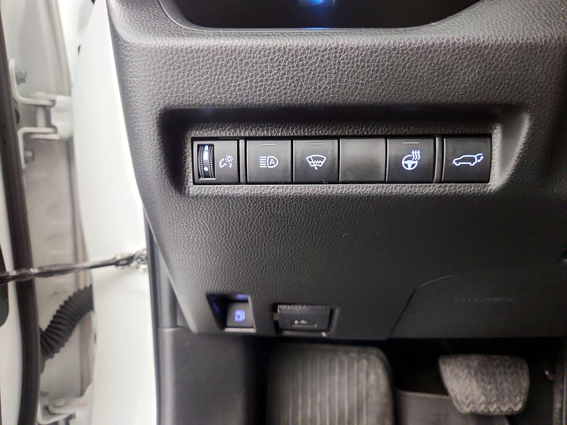 Thumbnail: 2022 Toyota RAV4 - 13