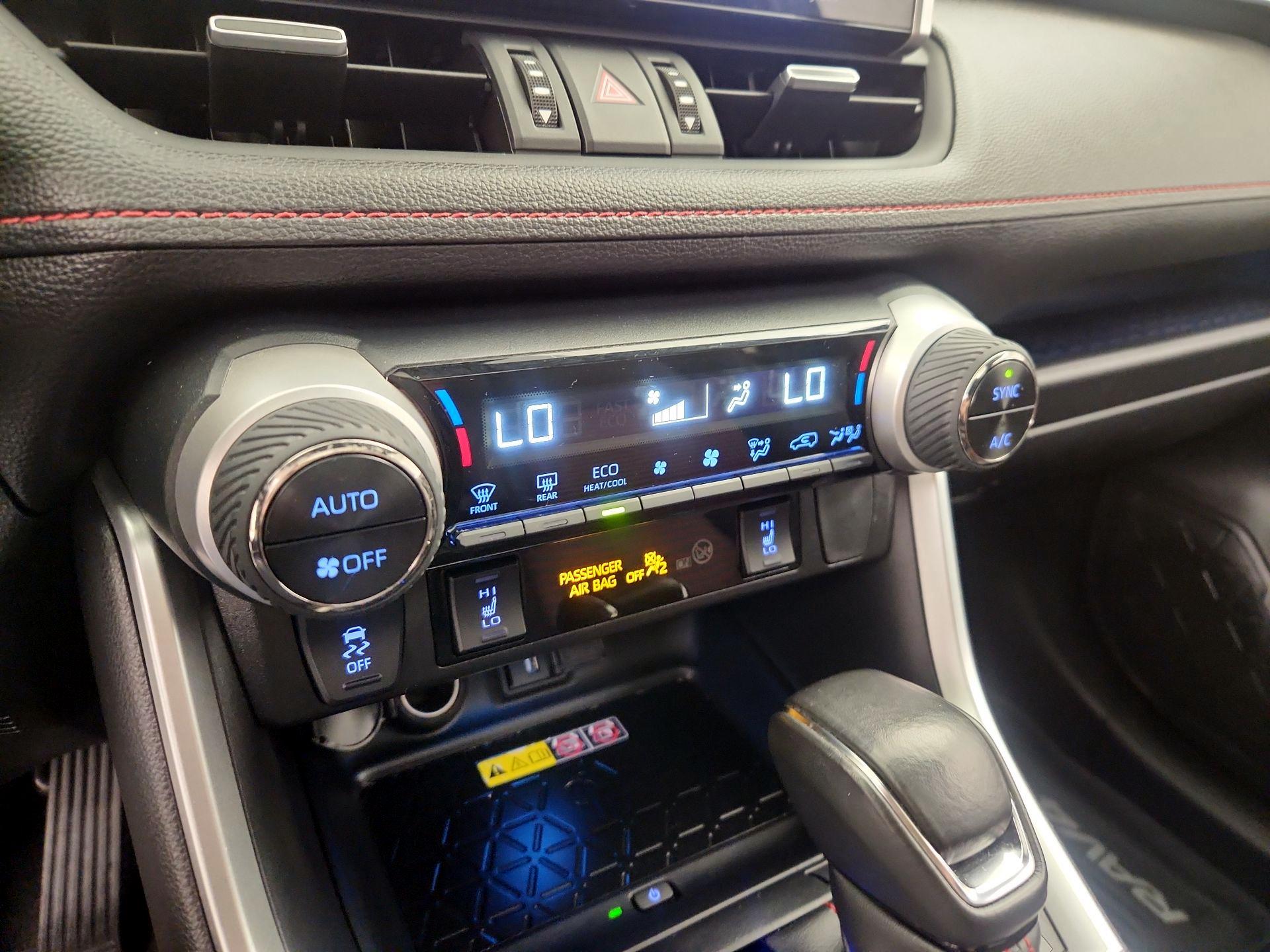 Thumbnail: 2022 Toyota RAV4 - 17