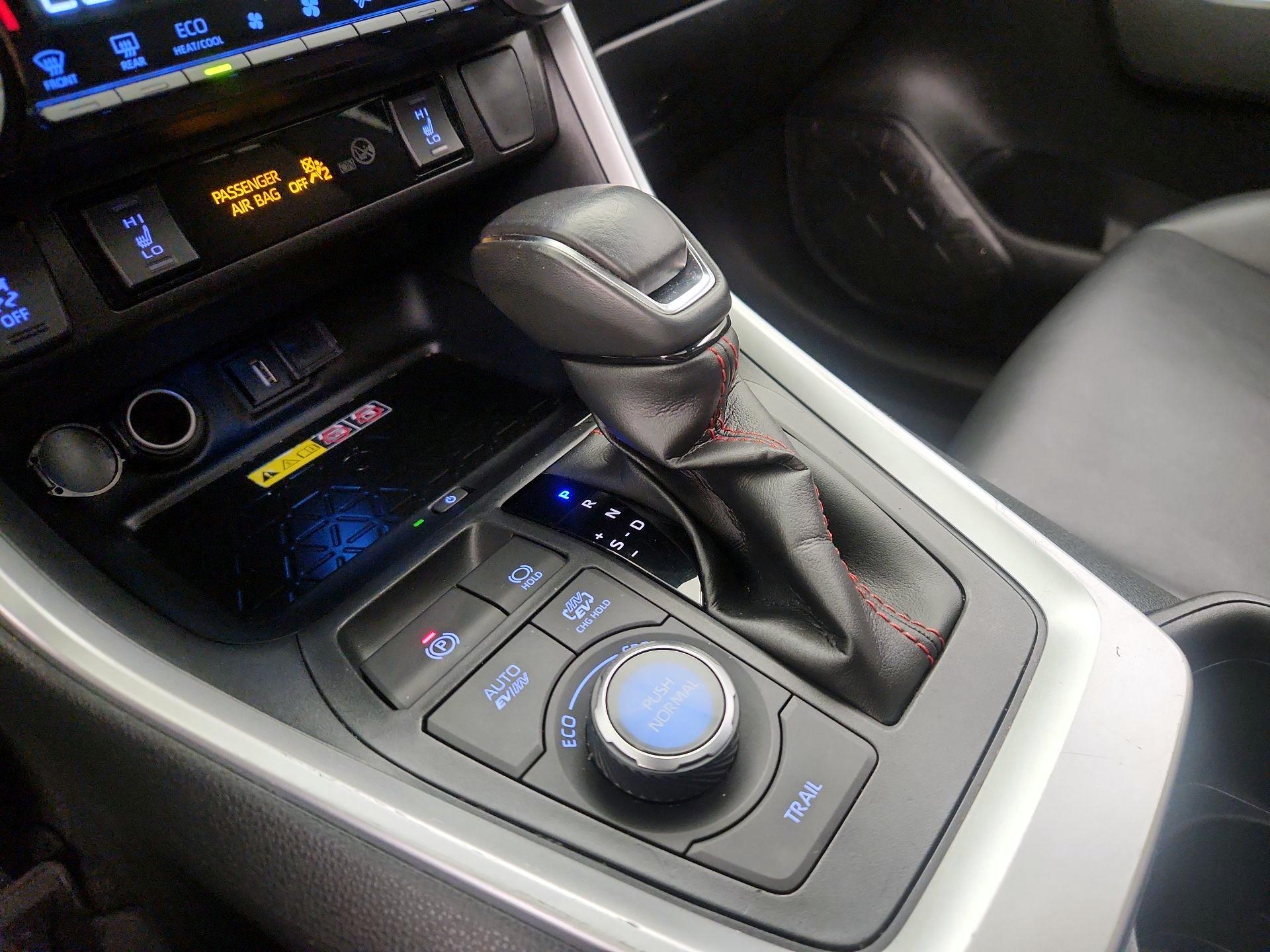 Thumbnail: 2022 Toyota RAV4 - 18