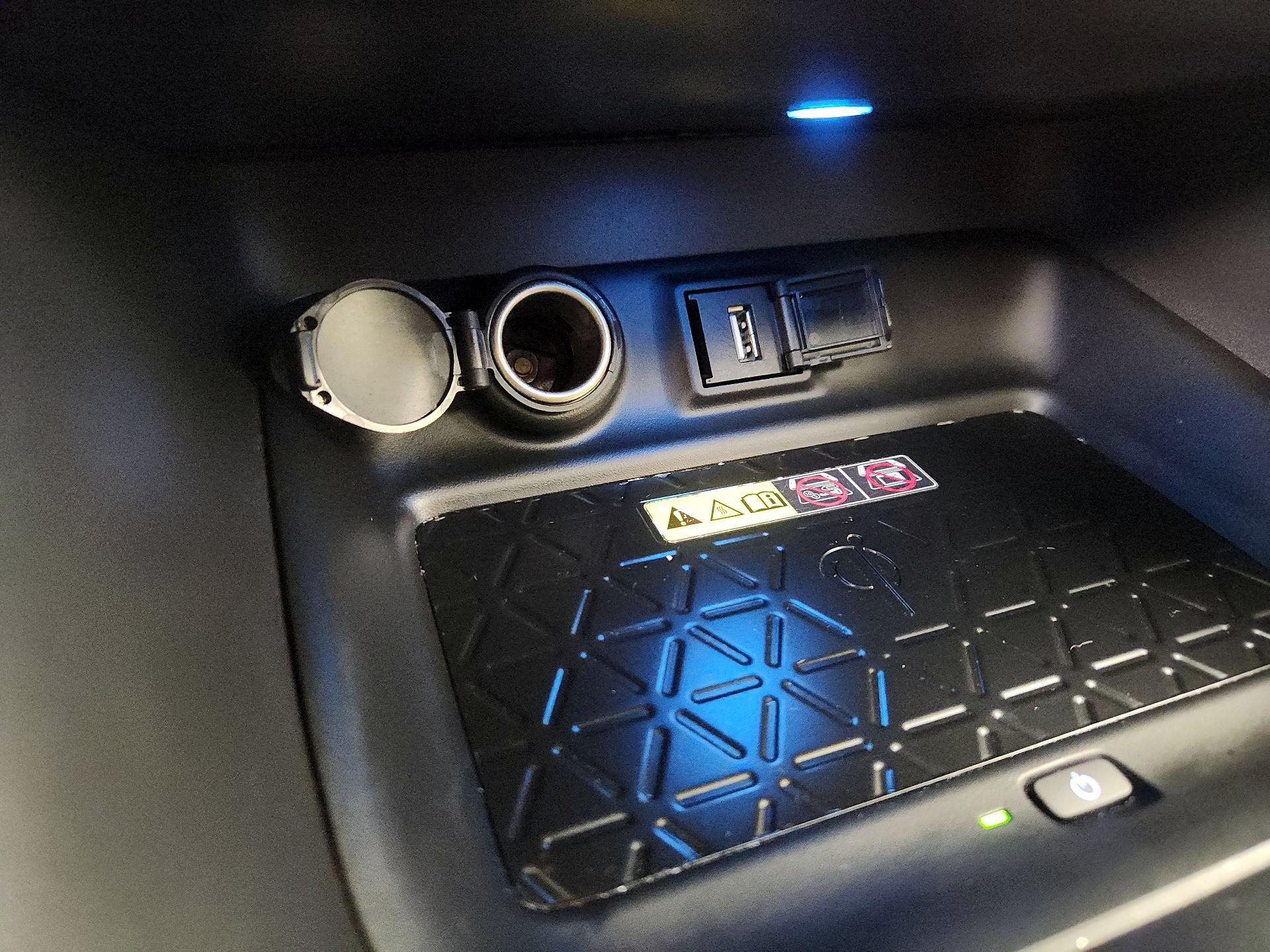 Thumbnail: 2022 Toyota RAV4 - 19