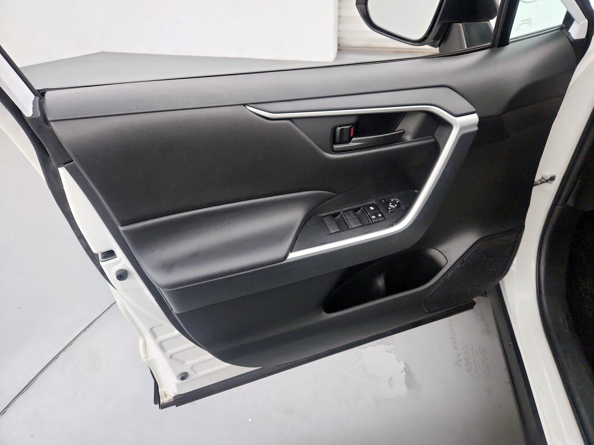 Thumbnail: 2025 Toyota RAV4 - 12