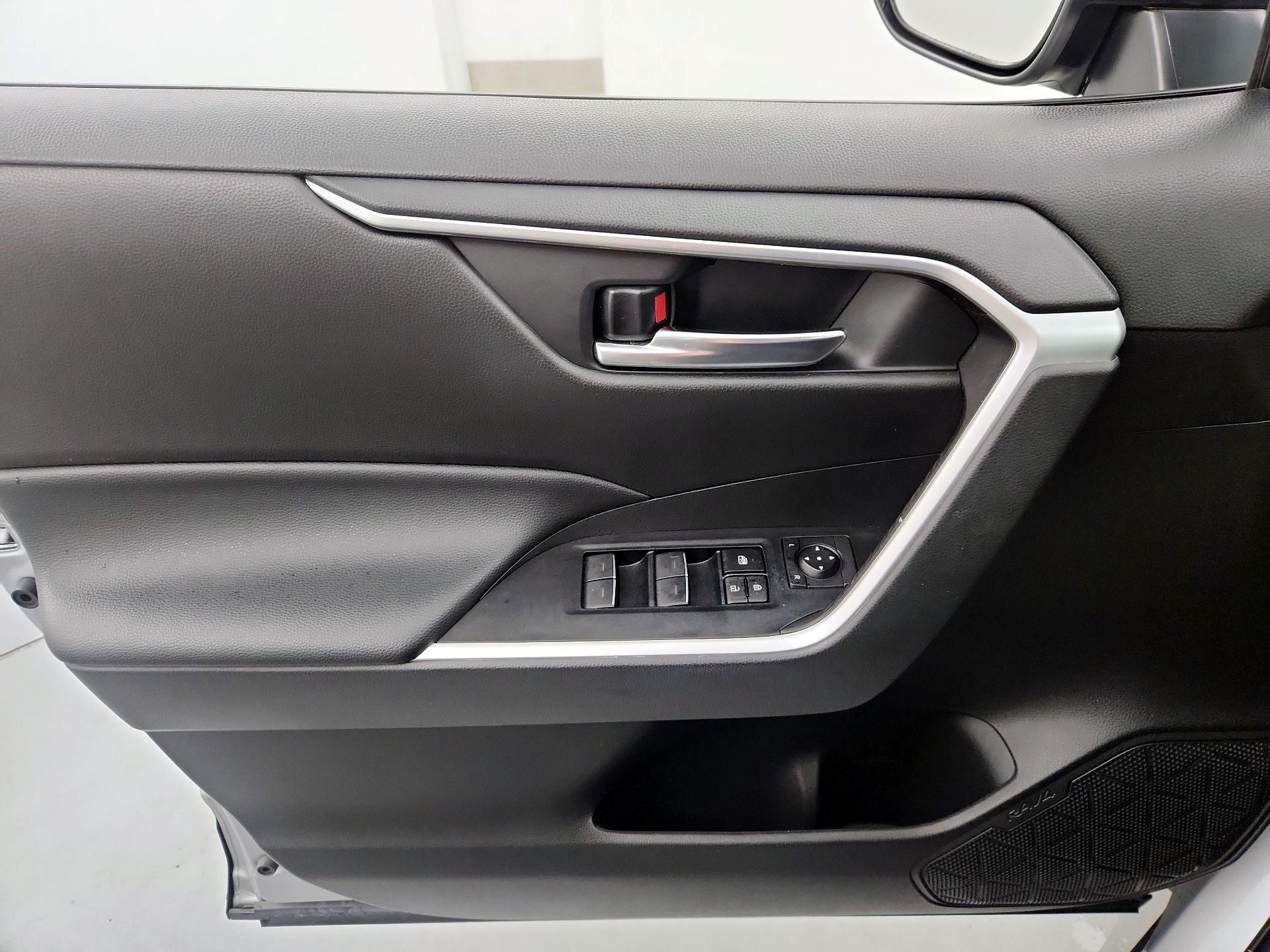 Thumbnail: 2022 Toyota RAV4 - 12