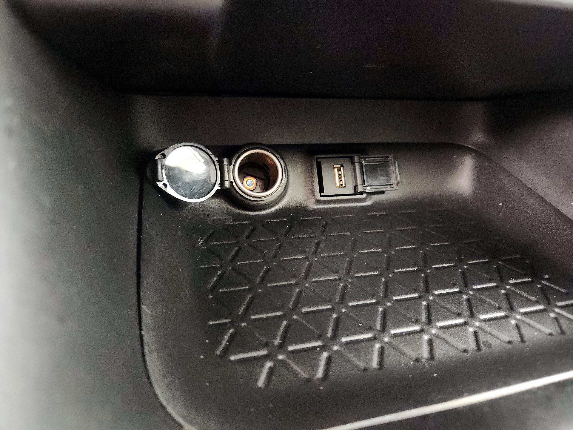 Thumbnail: 2022 Toyota RAV4 - 18