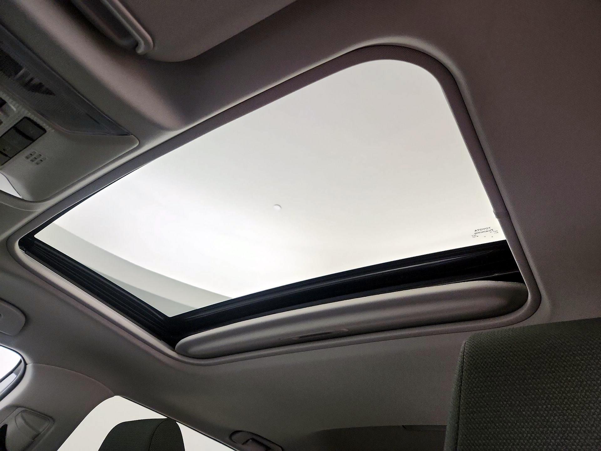 Thumbnail: 2022 Toyota RAV4 - 19