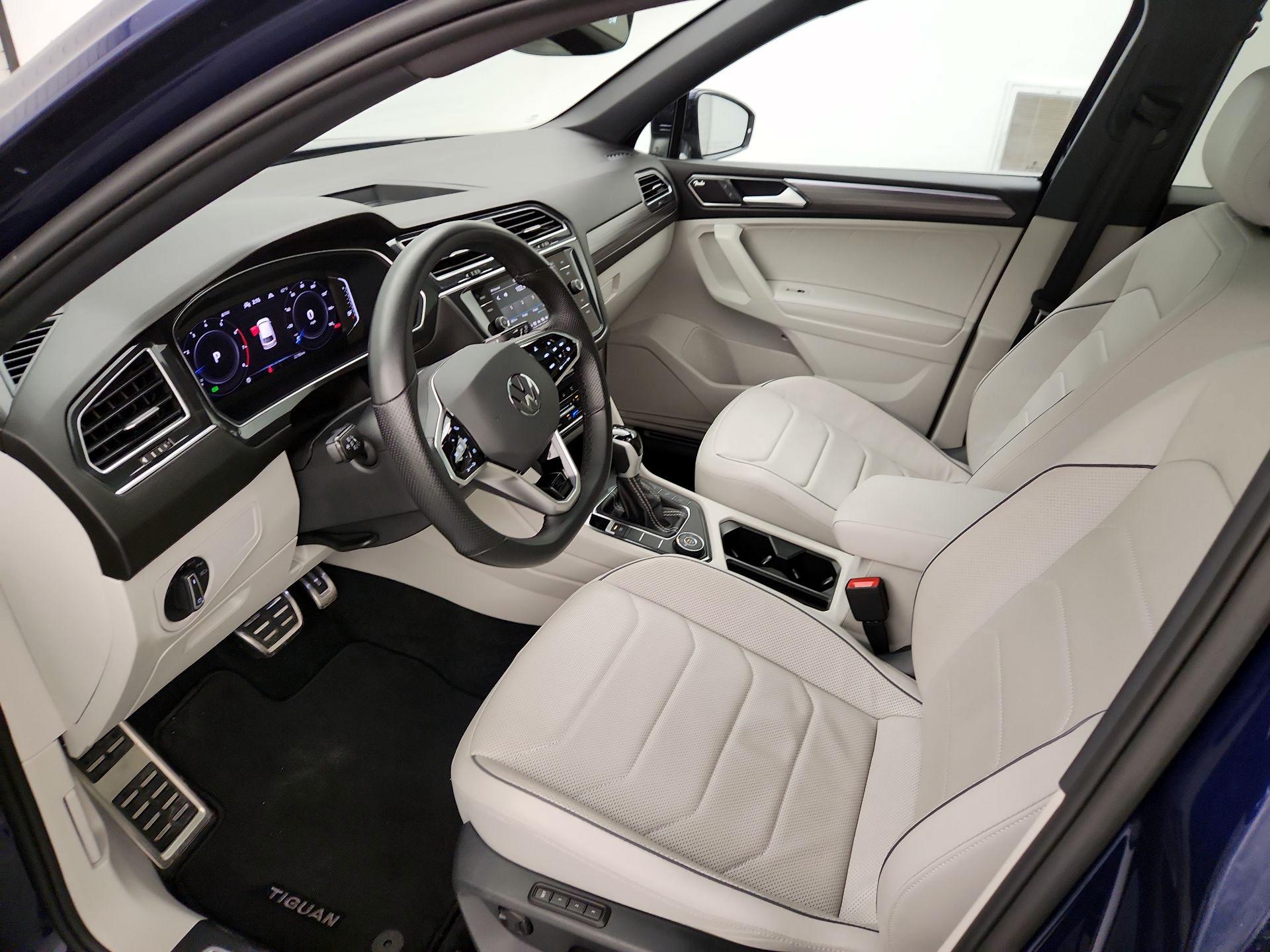 Thumbnail: 2023 Volkswagen Tiguan - 11