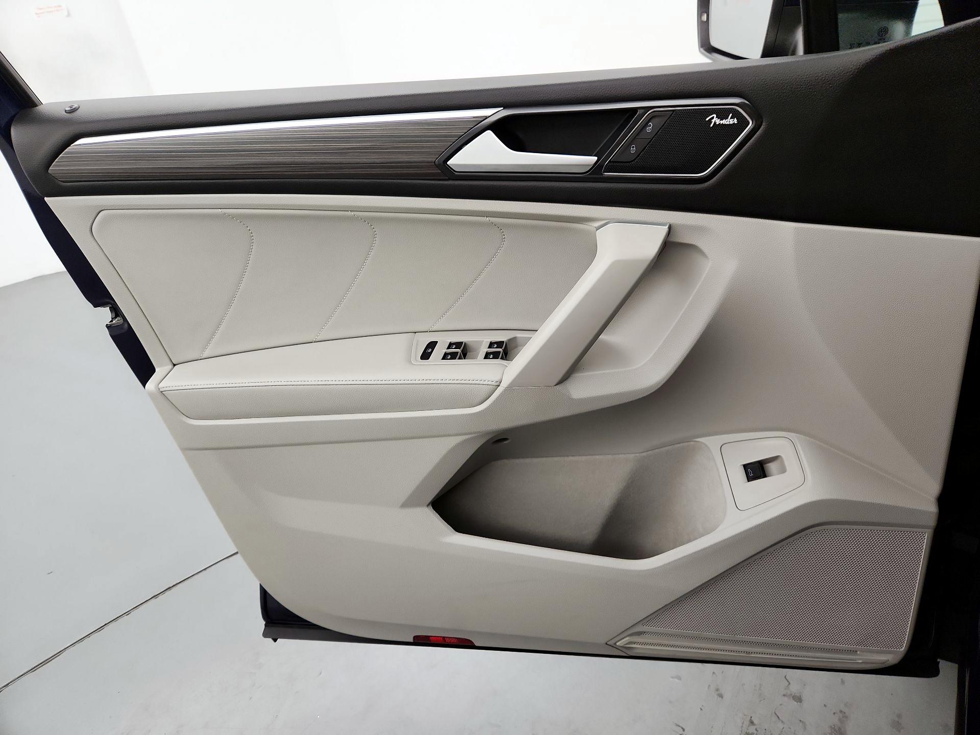 Thumbnail: 2023 Volkswagen Tiguan - 12