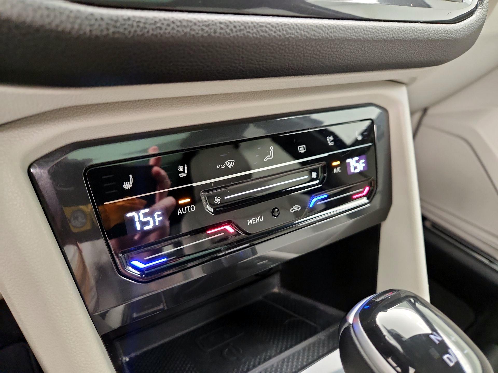 Thumbnail: 2023 Volkswagen Tiguan - 16