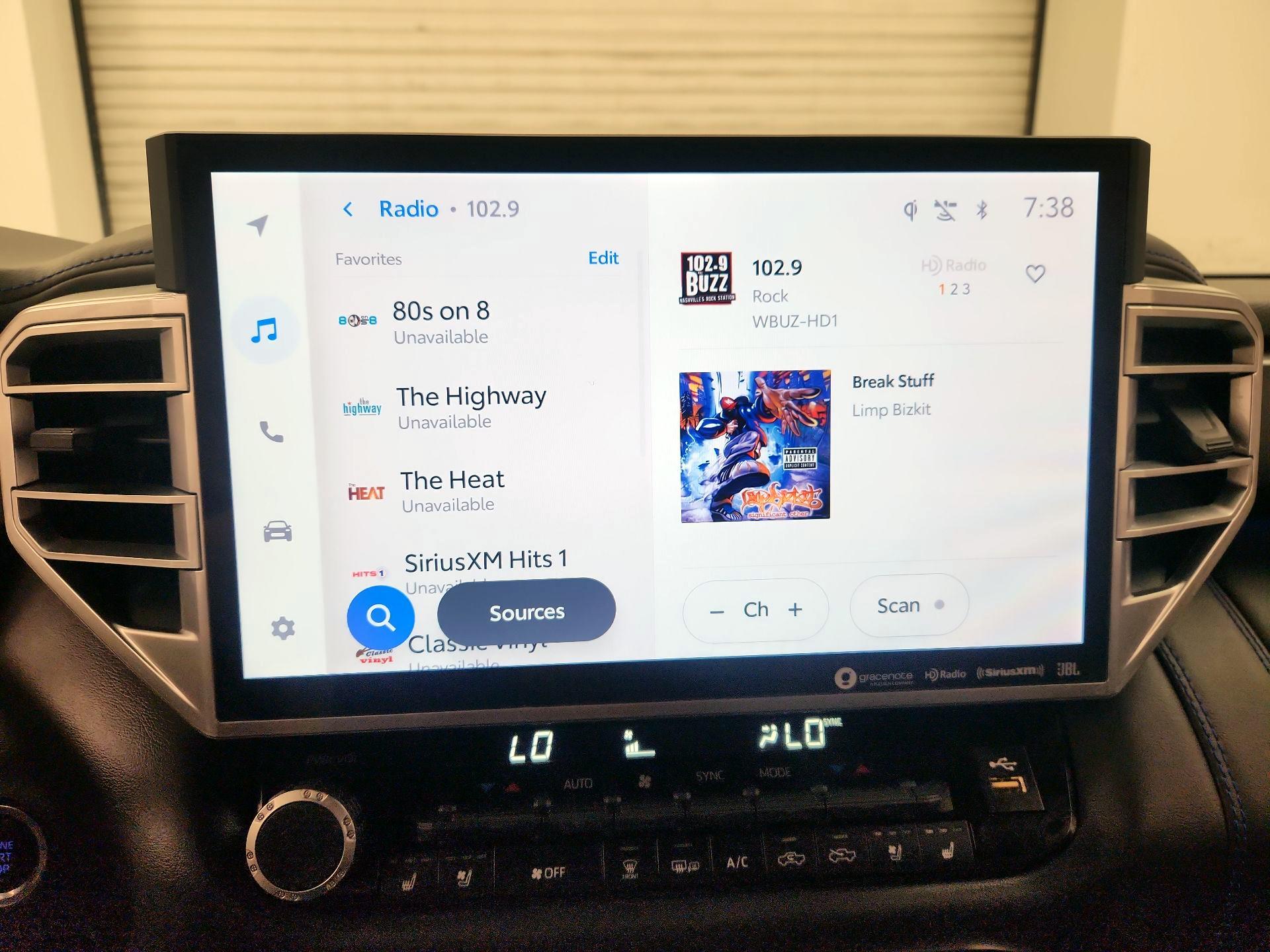 Thumbnail: 2022 Toyota Tundra - 15