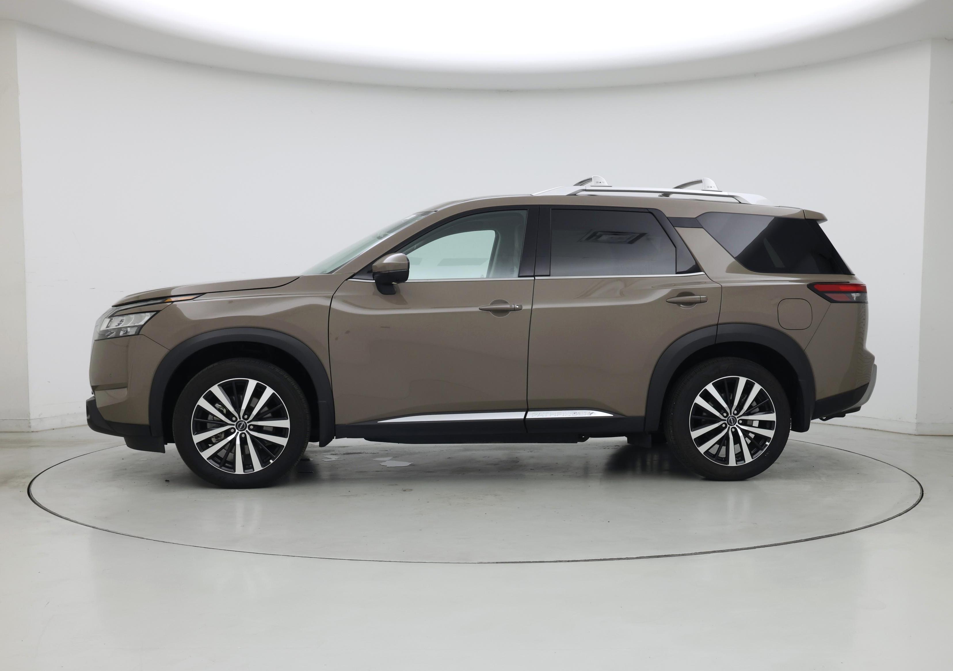 Thumbnail: 2024 Nissan Pathfinder - 3