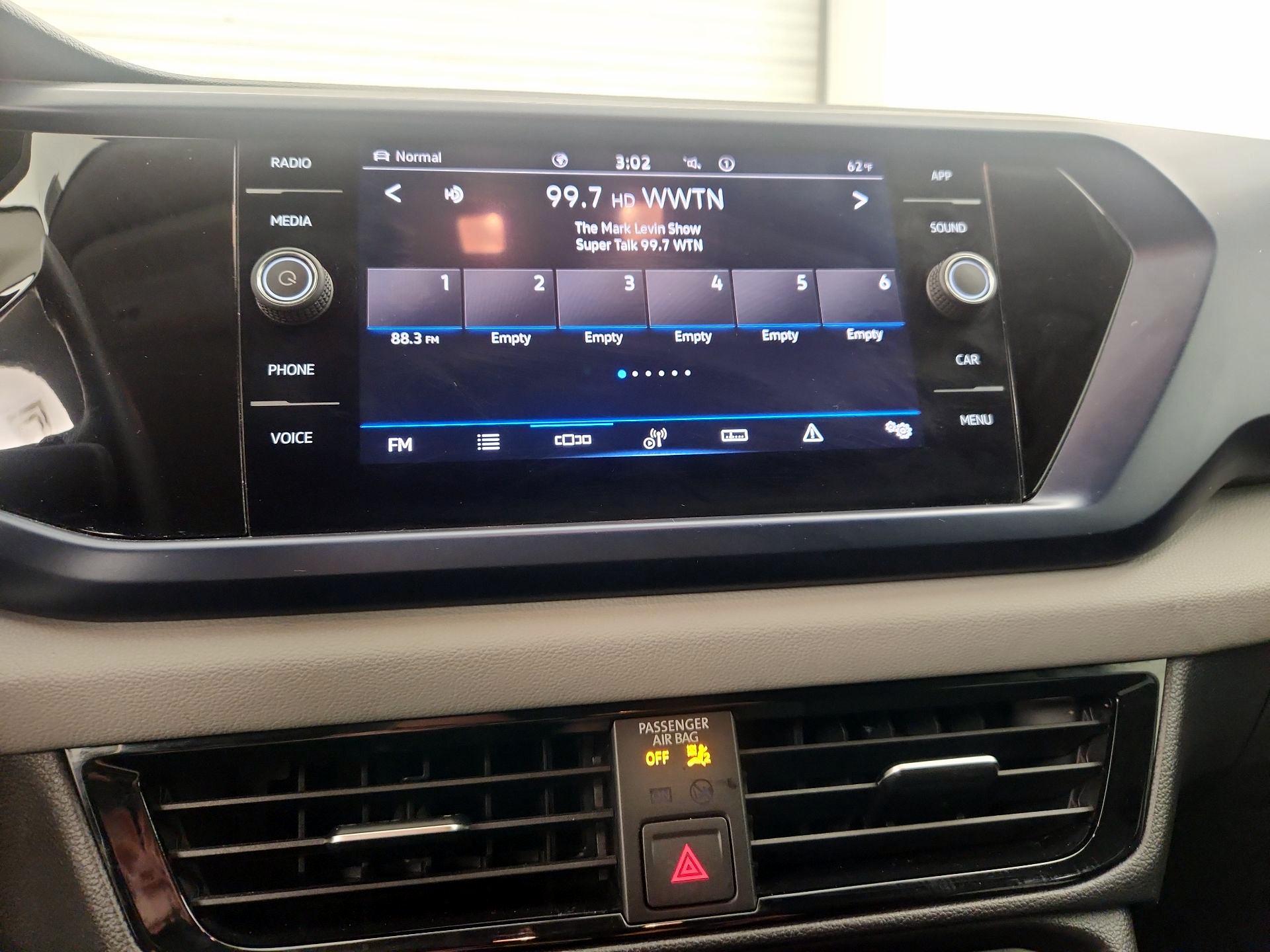 Thumbnail: 2022 Volkswagen Taos - 15