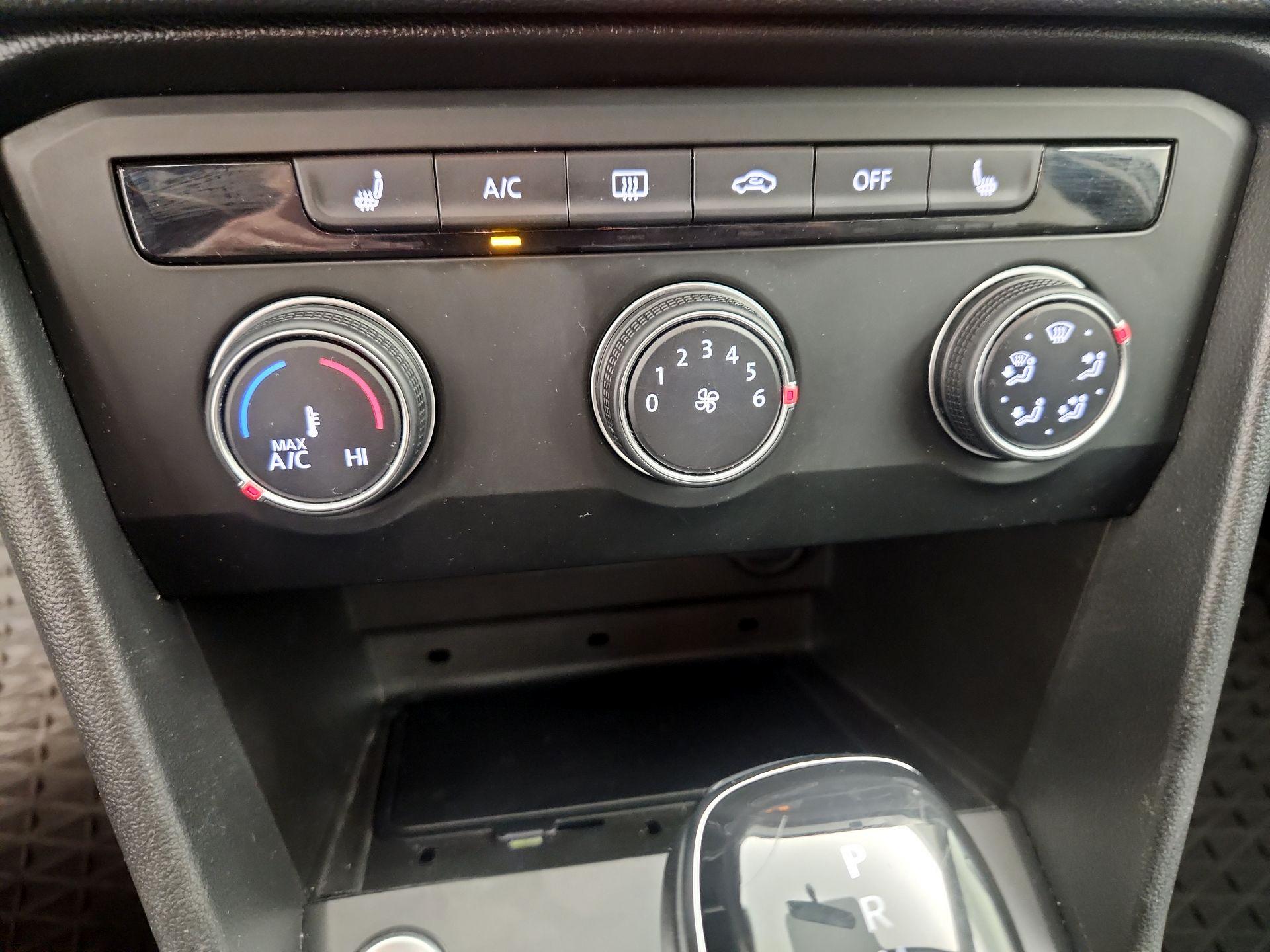 Thumbnail: 2022 Volkswagen Taos - 16