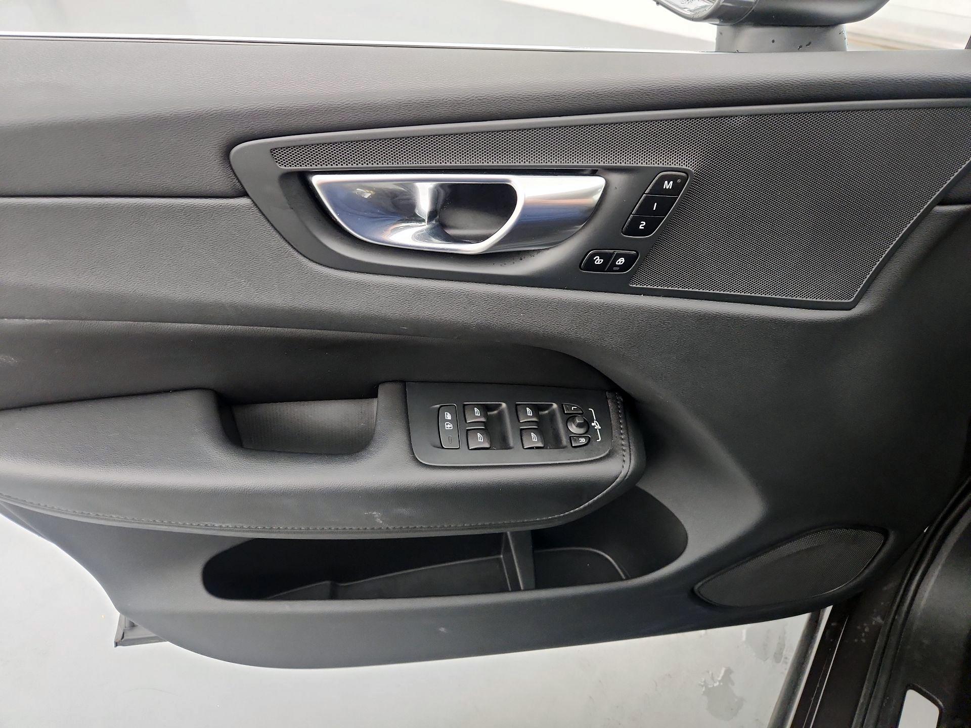 Thumbnail: 2023 Volvo XC60 - 12