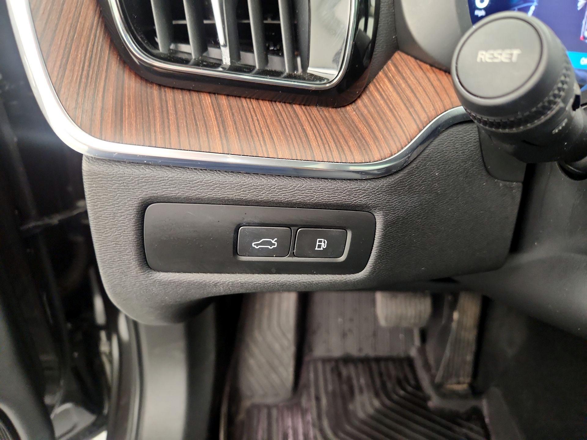 Thumbnail: 2023 Volvo XC60 - 13