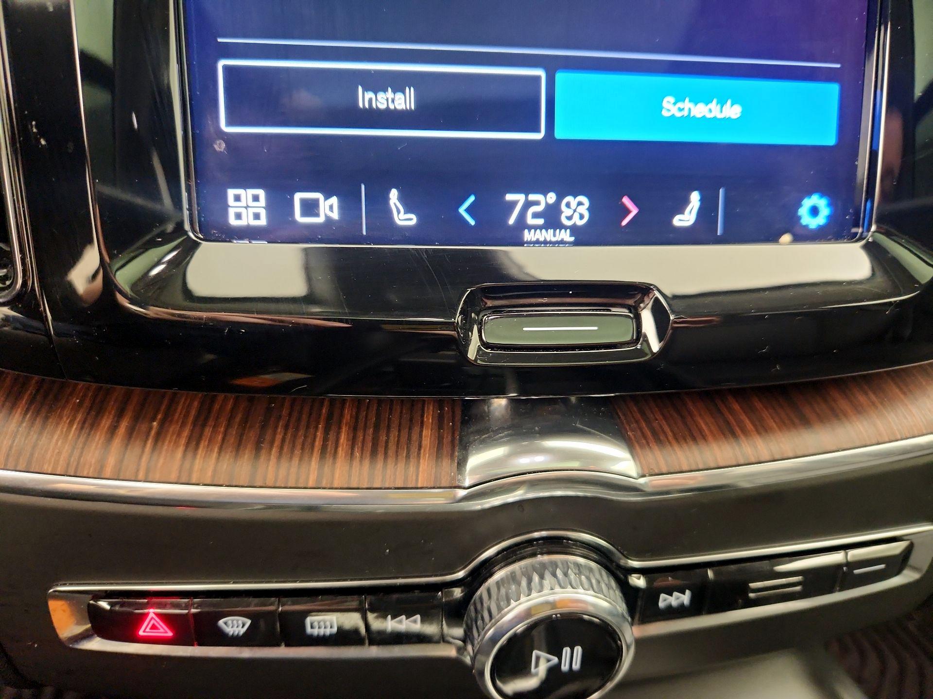 Thumbnail: 2023 Volvo XC60 - 17