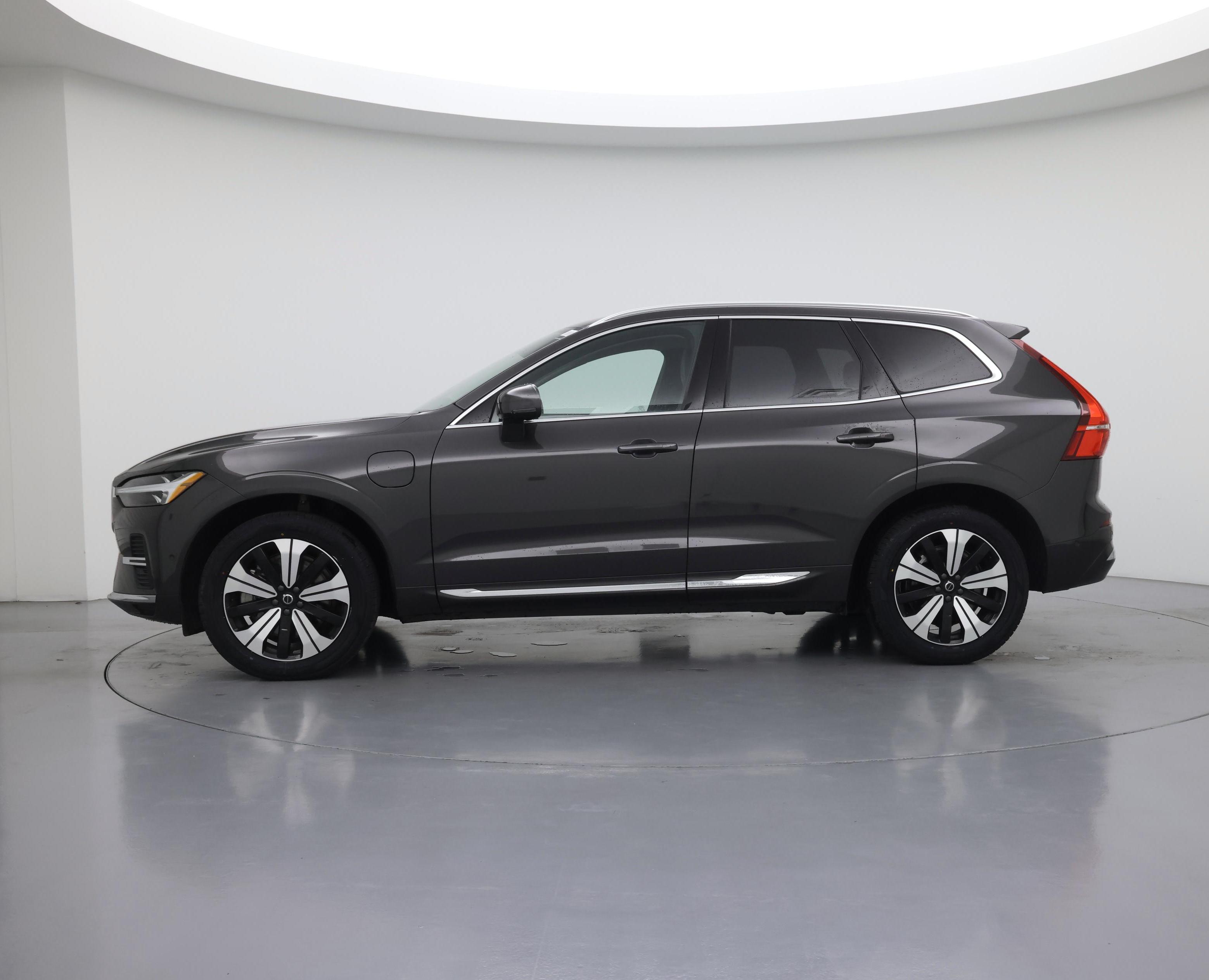 Thumbnail: 2023 Volvo XC60 - 3
