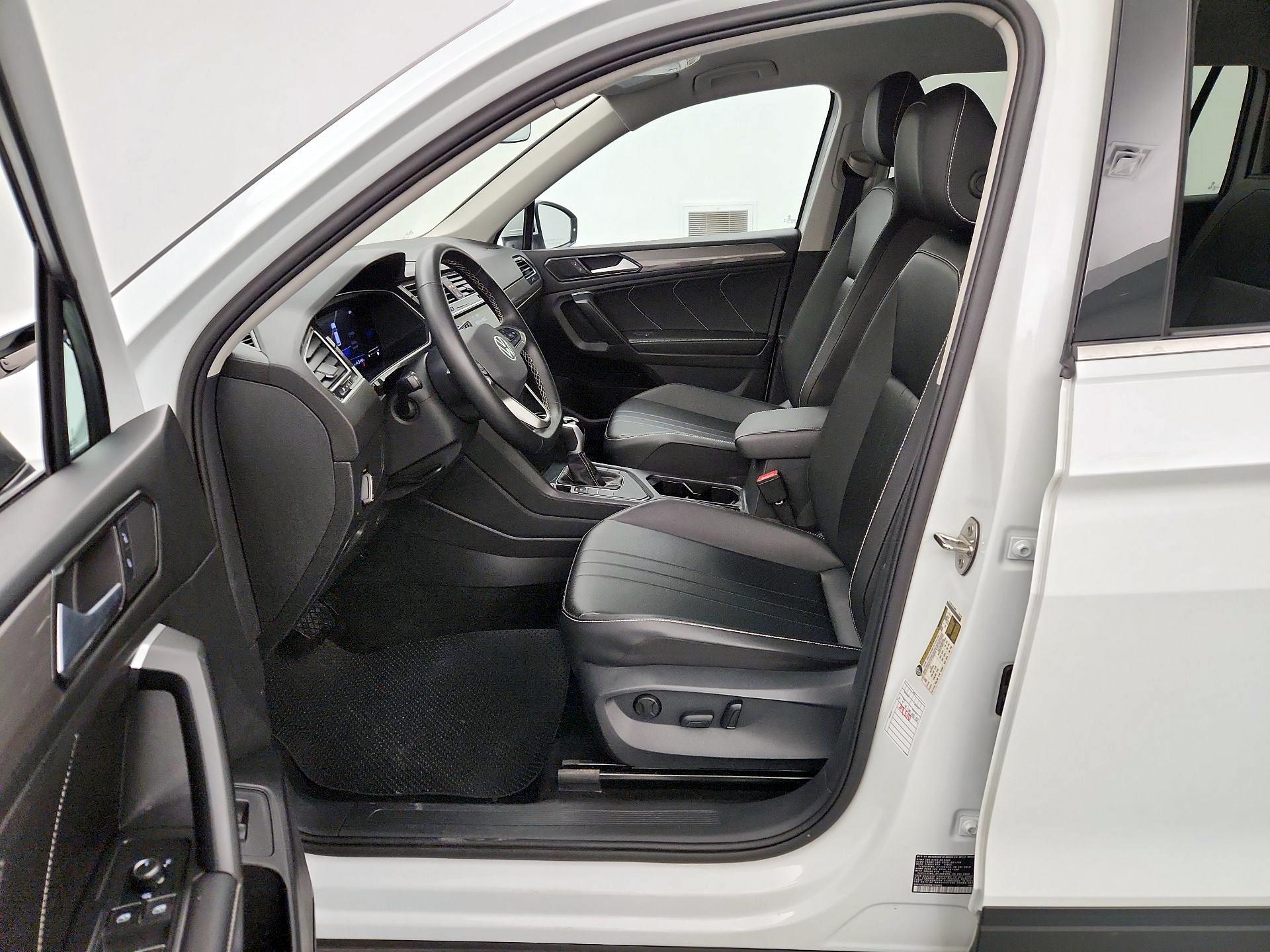 Thumbnail: 2024 Volkswagen Tiguan - 11